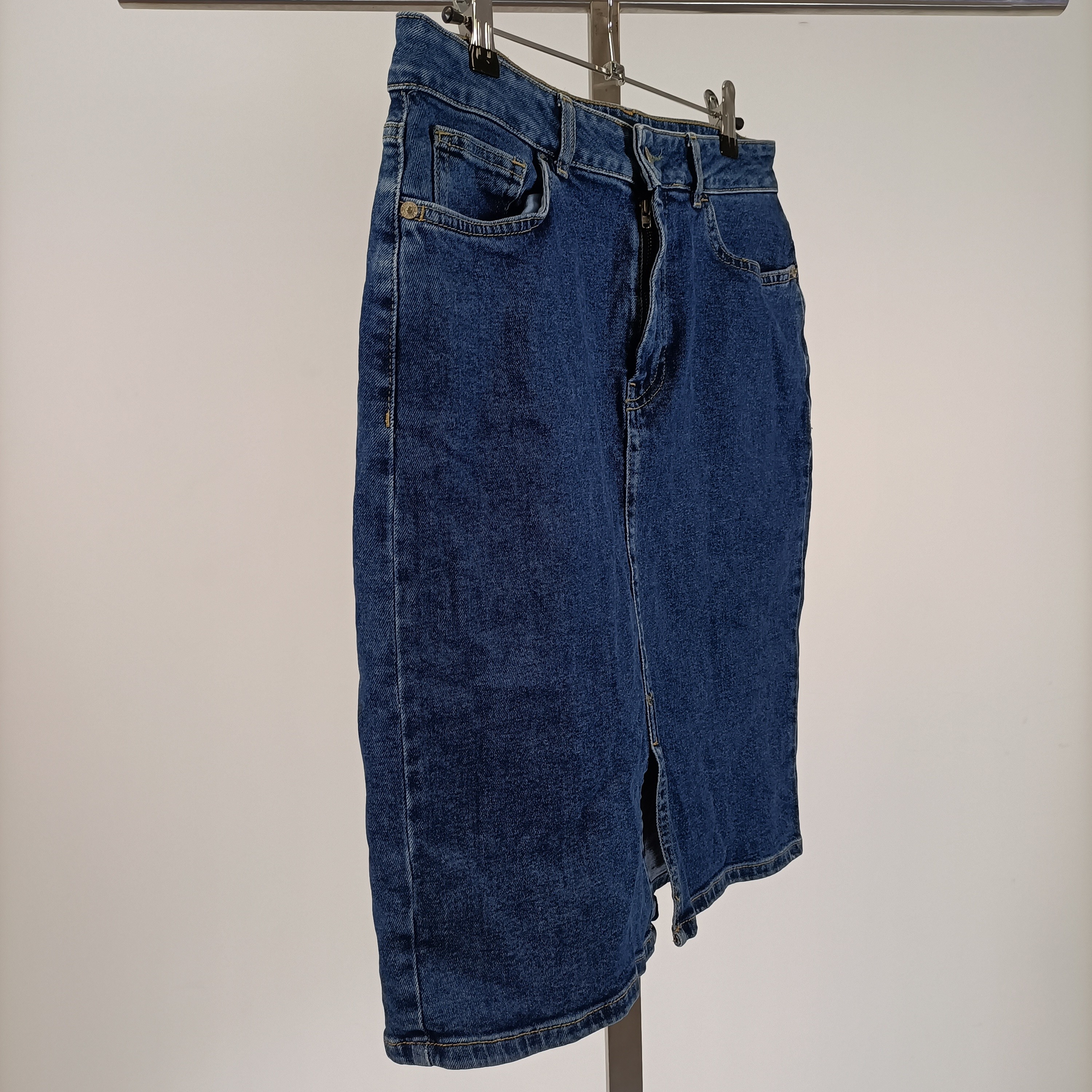 Voir photo 6 de Jupe midi en jean bleu T.W.EANS coupe droite fendue taille 38 Jupe midi en jean bleu T.W.EANS coupe droite fendue taille 38 Très bon état reconditionné photo 6