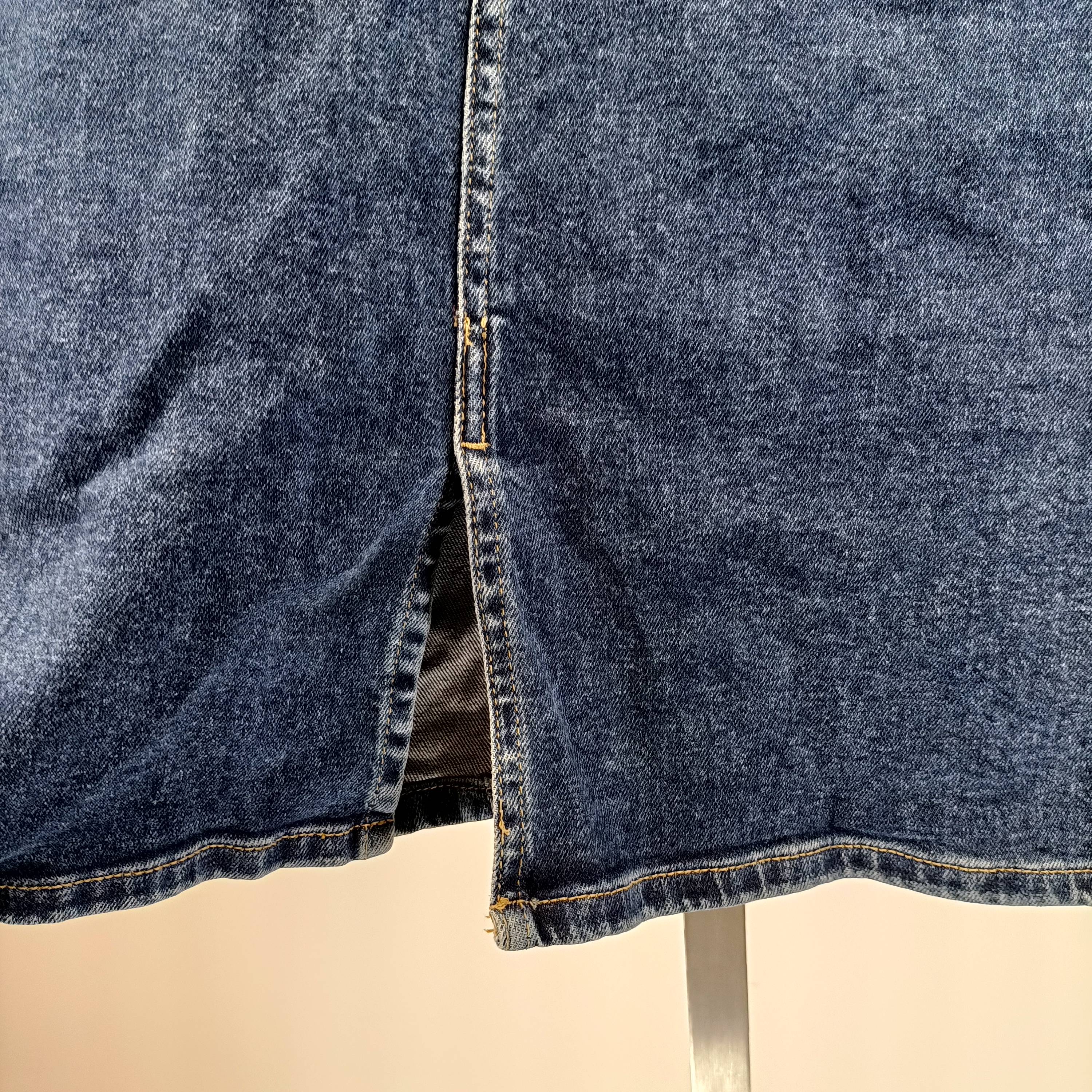 Voir photo 9 de Jupe midi en jean bleu T.W.EANS coupe droite fendue taille 38 Jupe midi en jean bleu T.W.EANS coupe droite fendue taille 38 Très bon état reconditionné photo 9