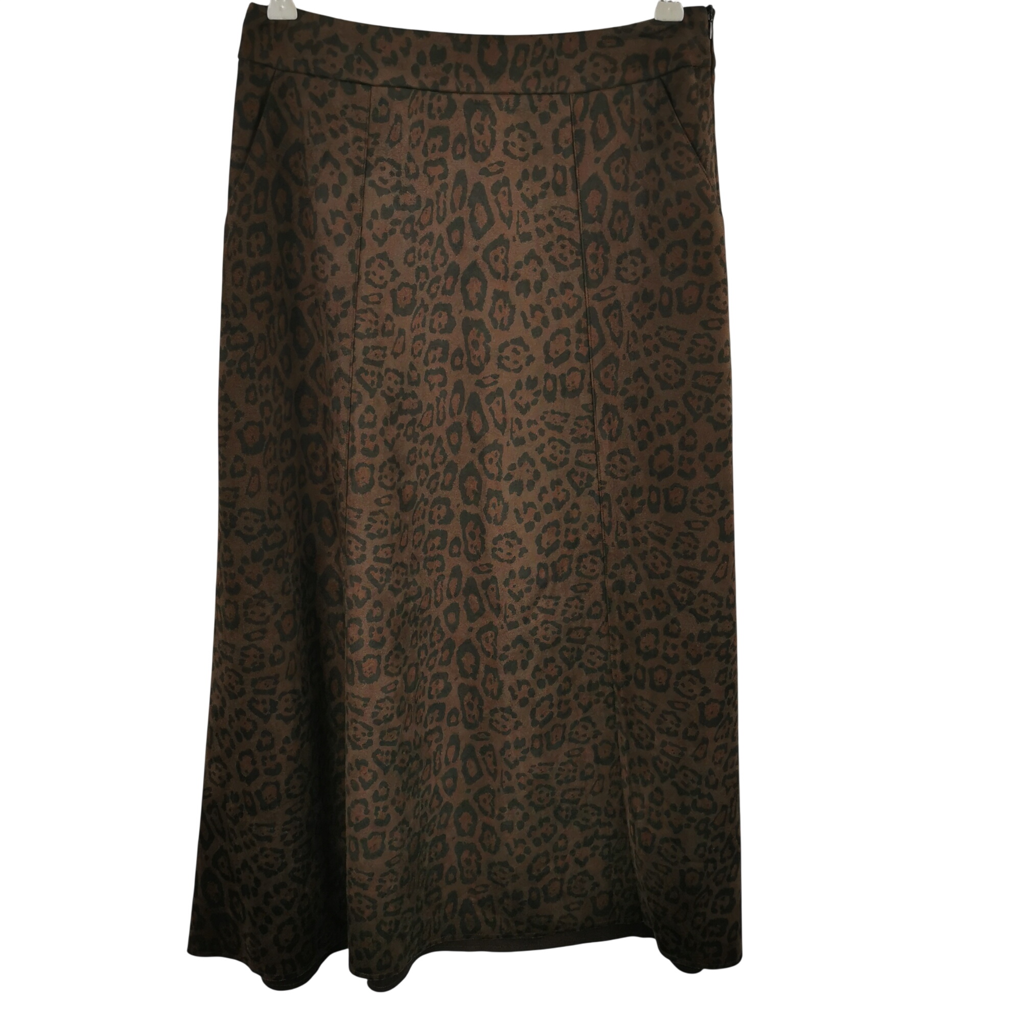Acheter Jupe midi évasée – Riu Paris – Taille 38 – Marron imprimé léopard Parfait état - 11,20 € Jupe midi évasée – Riu Paris – Taille 38 – Marron imprimé léopard Parfait état reconditionné disponible sur Label Emmaüs
