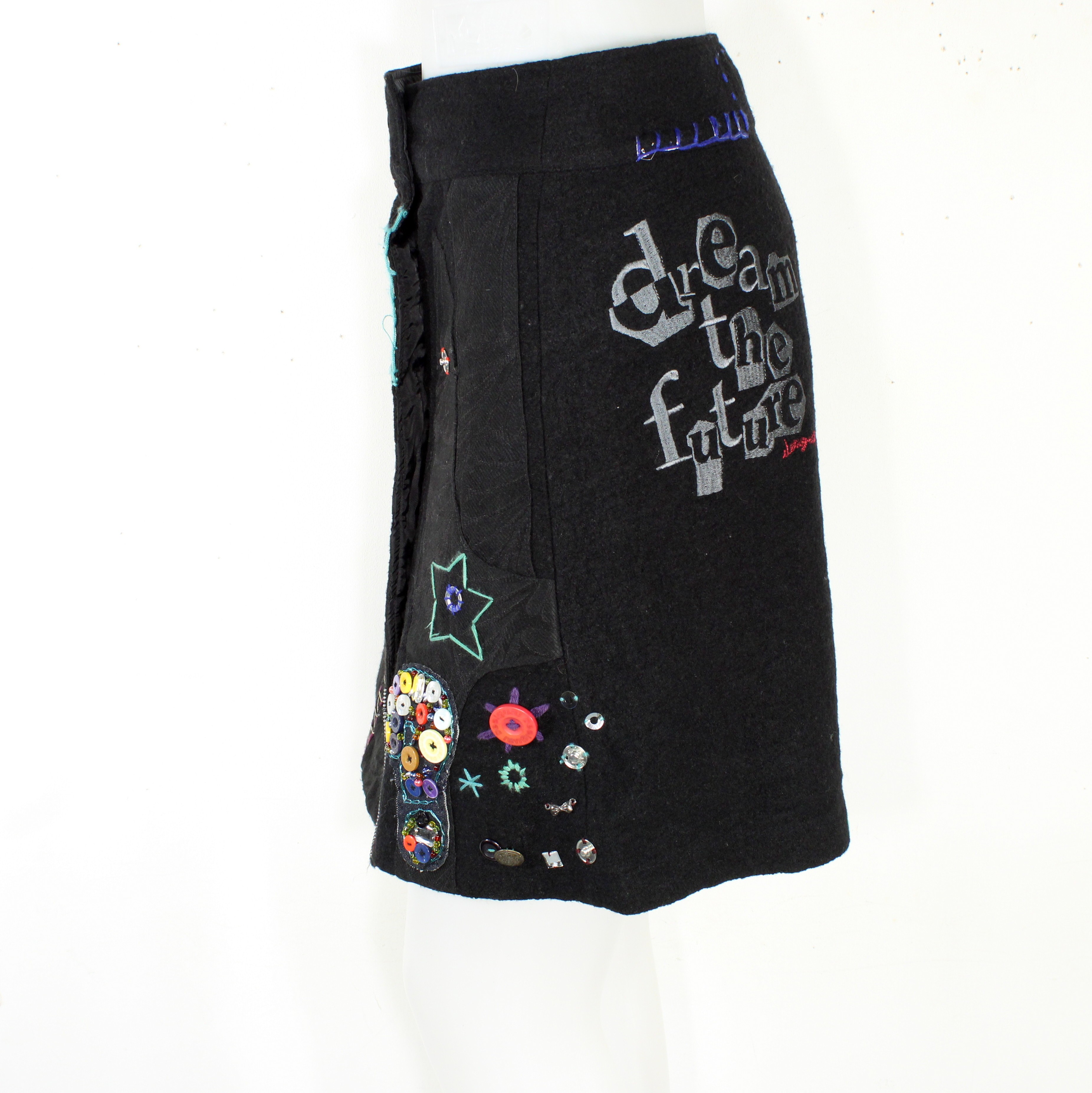 Voir photo 2 de Jupe Noire A Motifs DESIGUAL Taille 36 Jupe Noire A Motifs DESIGUAL Taille 36 Très bon état reconditionné photo 2