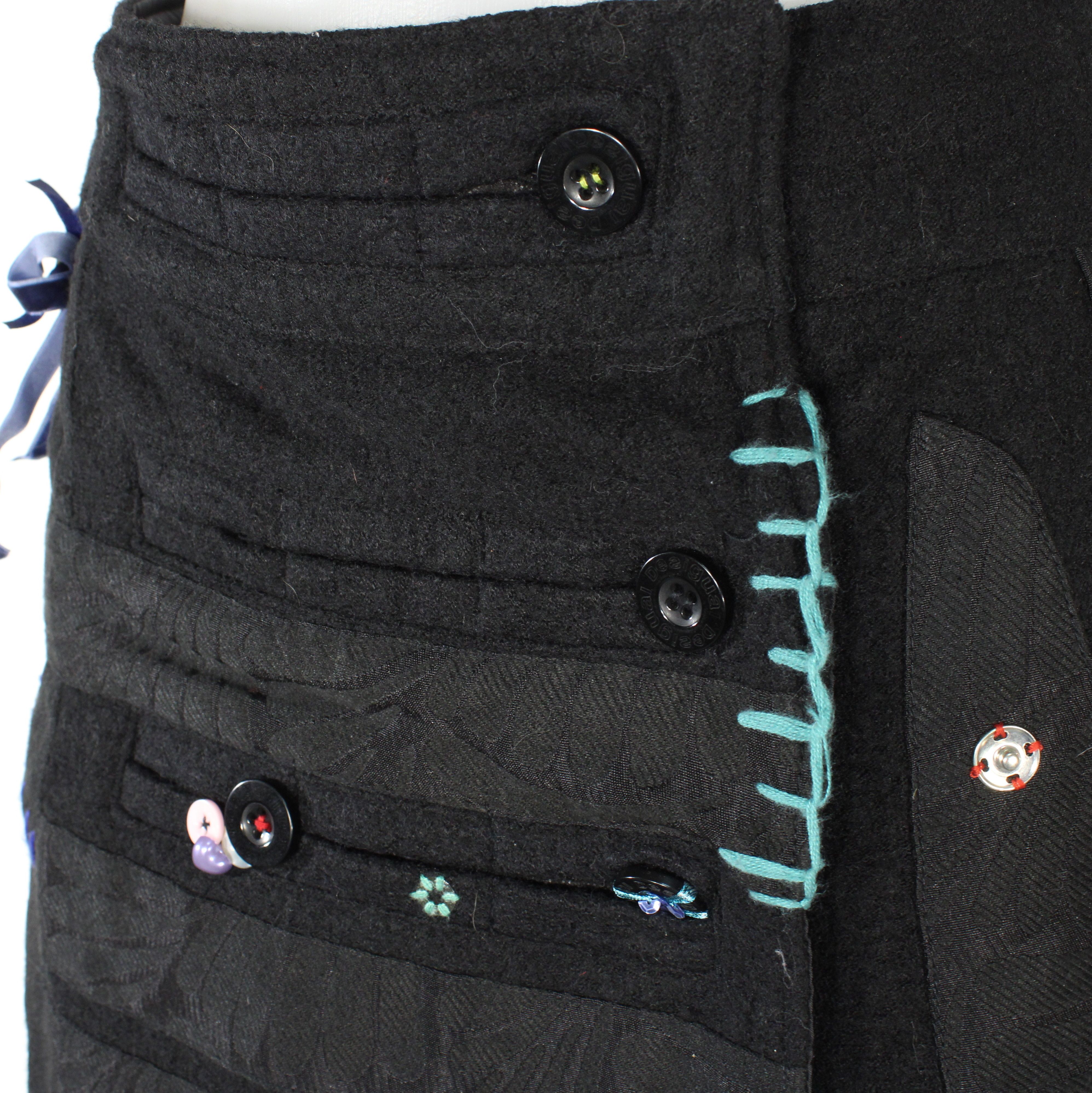 Voir photo 5 de Jupe Noire A Motifs DESIGUAL Taille 36 Jupe Noire A Motifs DESIGUAL Taille 36 Très bon état reconditionné photo 5