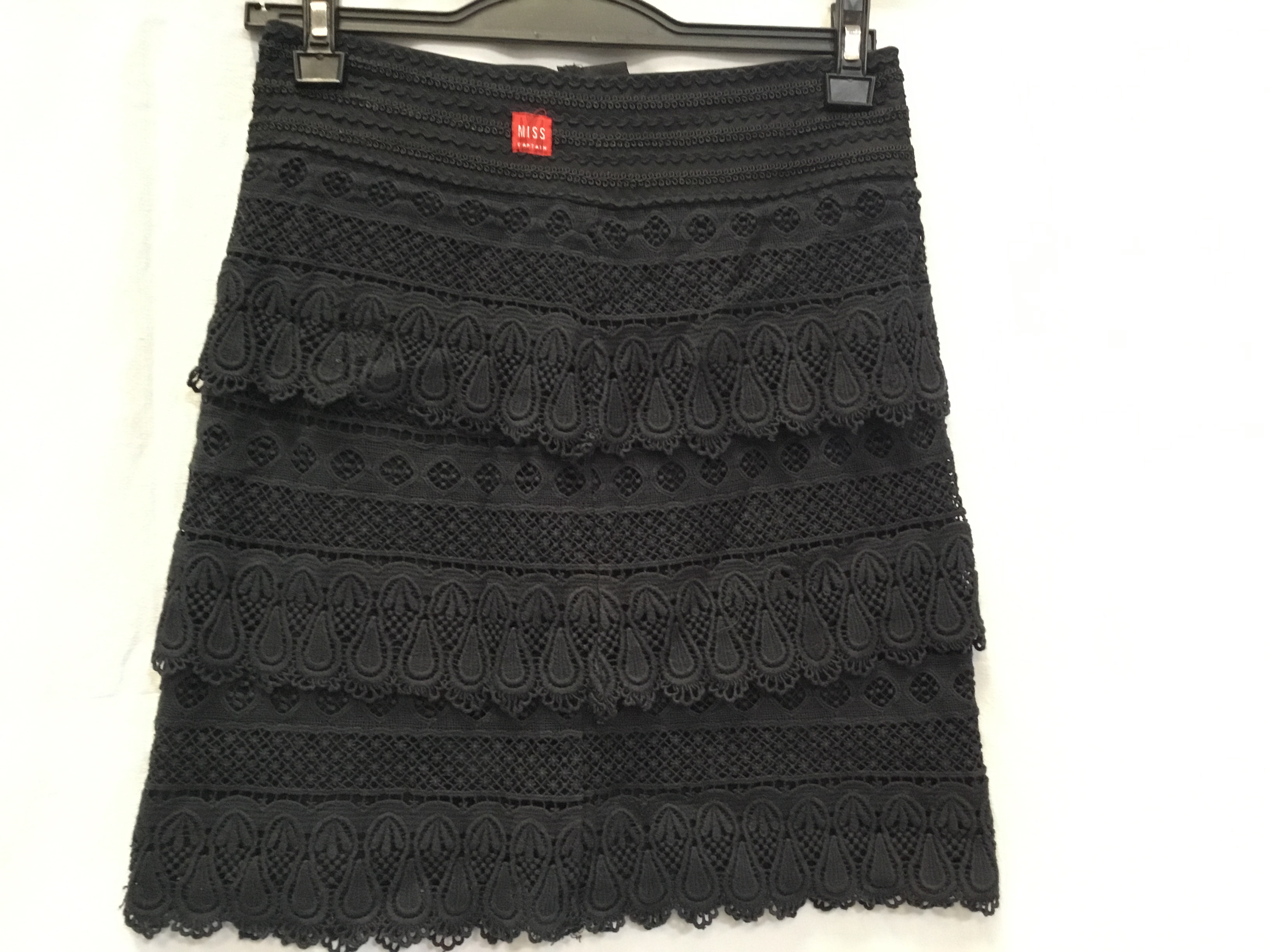 Acheter Jupe noire MISS CAPTAIN Droite - Miss Captain - 34 Très bon état - 10,00 € Jupe noire MISS CAPTAIN Droite - Miss Captain - 34 Très bon état reconditionné disponible sur Label Emmaüs
