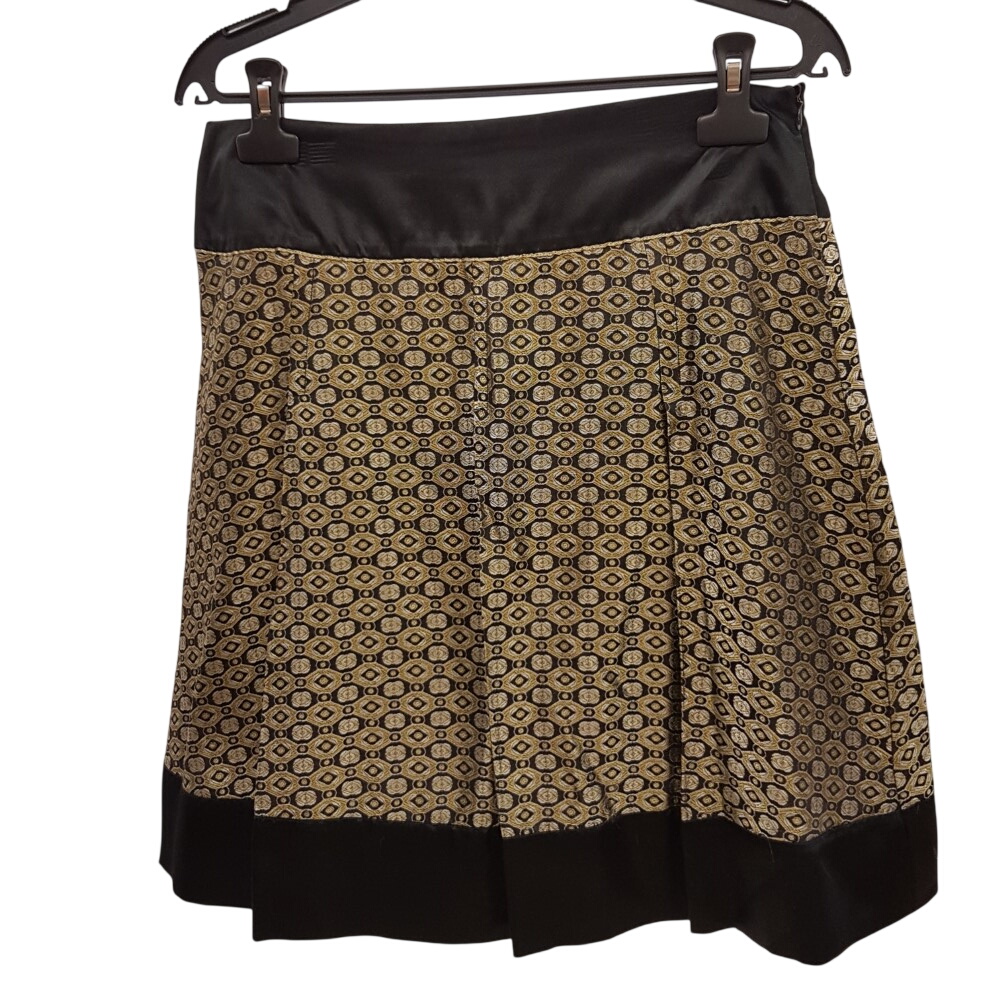 Acheter Jupe noire motifs or et argent - SINEQUANONE - Taille 42 Bon état - 10,00 € Jupe noire motifs or et argent - SINEQUANONE - Taille 42 Bon état reconditionné disponible sur Label Emmaüs