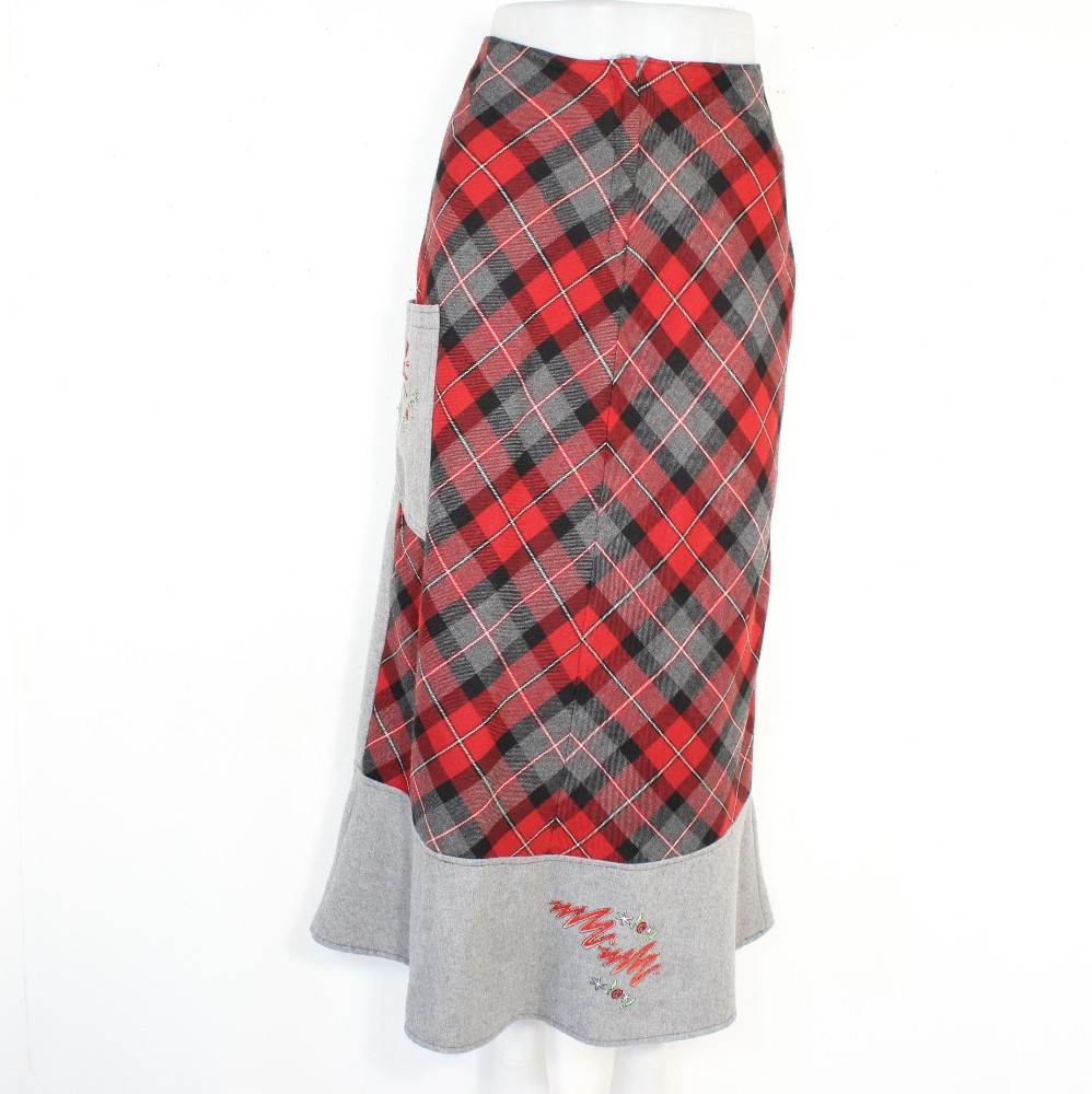 Acheter Jupe Originale Grise/Rouge Taille Estimée 36 Bon état - 10,00 € Jupe Originale Grise/Rouge Taille Estimée 36 Bon état reconditionné disponible sur Label Emmaüs