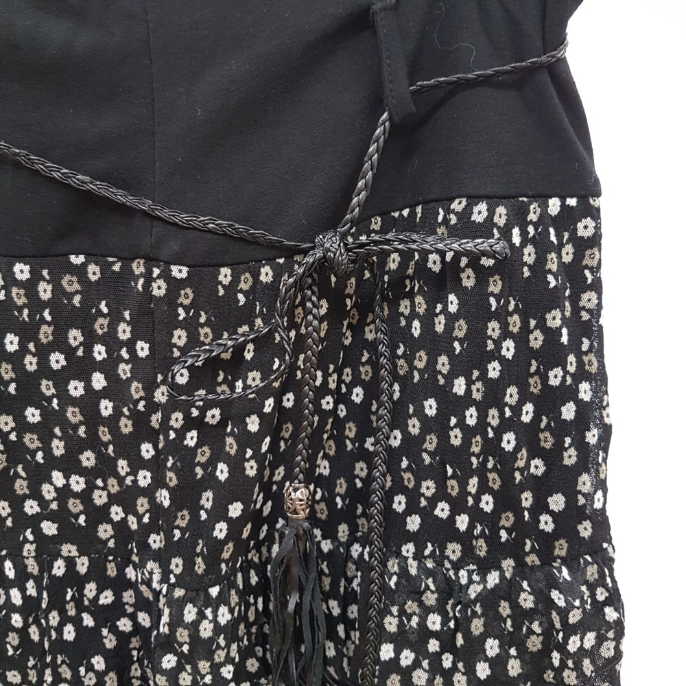 Voir photo 4 de Jupe trapèze noire à petites fleurs blanches - JOFRATI - Taille 40 Jupe trapèze noire à petites fleurs blanches - JOFRATI - Taille 40 Très bon état reconditionné photo 4