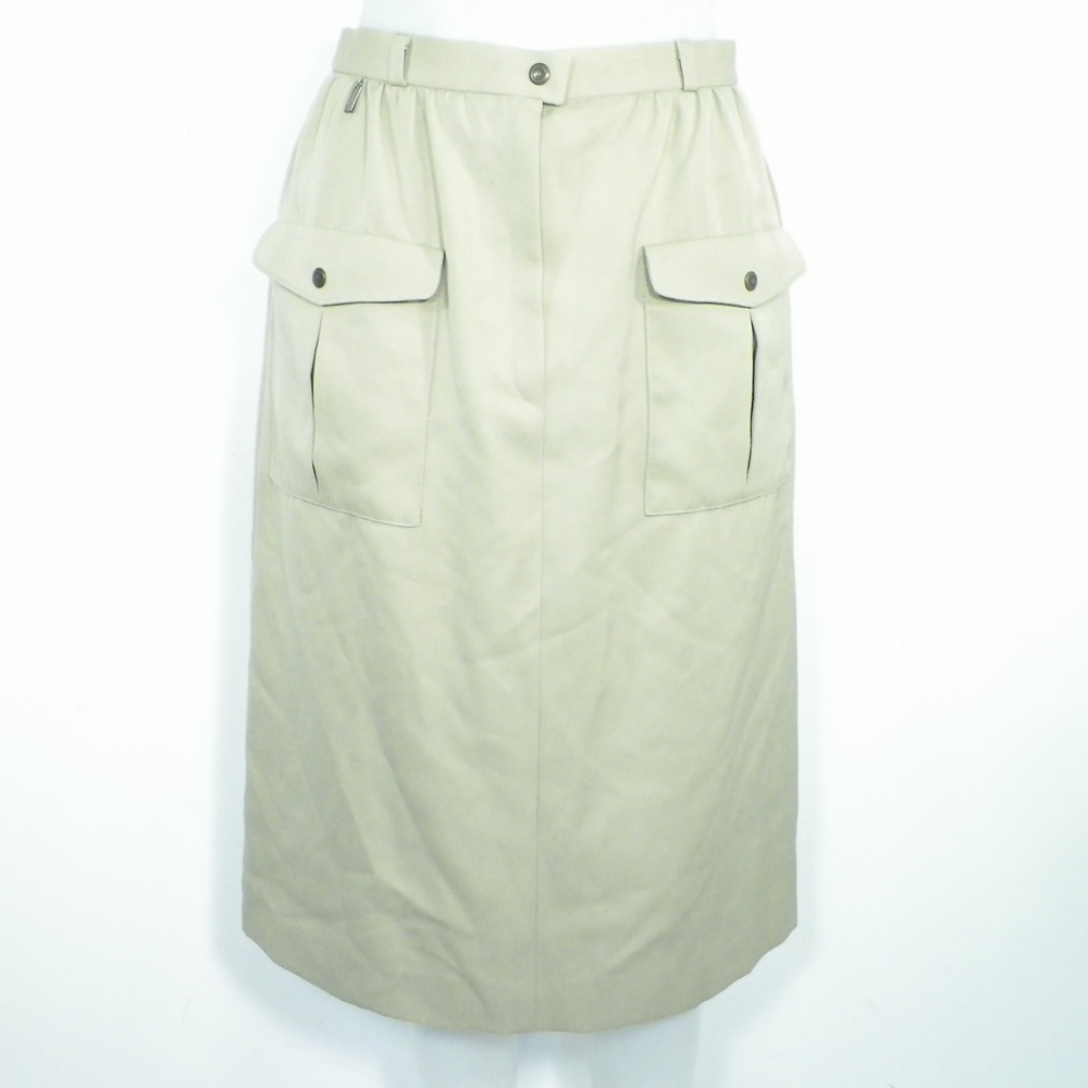 Acheter Jupe Vintage Beigeasse BLEYLE Taille Estimée 36. Bon état - 11,50 € Jupe Vintage Beigeasse BLEYLE Taille Estimée 36. Bon état reconditionné disponible sur Label Emmaüs