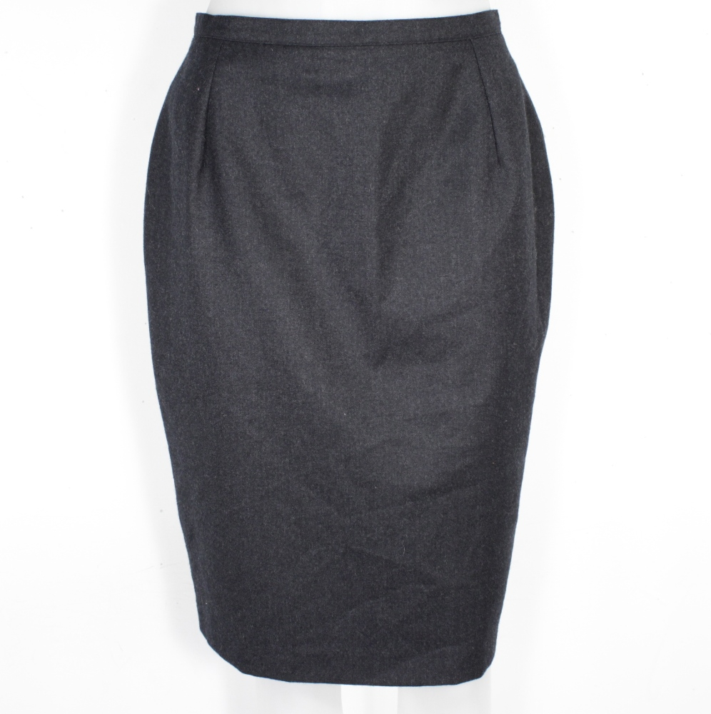 Acheter Jupe Vintage Grise Foncée LES BIS D' AUTRE CHOSE Taille 40 Bon état - 11,50 € Jupe Vintage Grise Foncée LES BIS D' AUTRE CHOSE Taille 40 Bon état reconditionné disponible sur Label Emmaüs