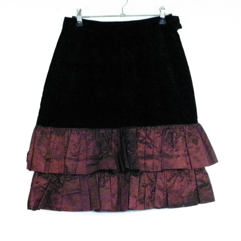 Acheter Jupe Vintage Noire Taille Estimée 34. Bon état - 10,50 € Jupe Vintage Noire Taille Estimée 34. Bon état reconditionné disponible sur Label Emmaüs
