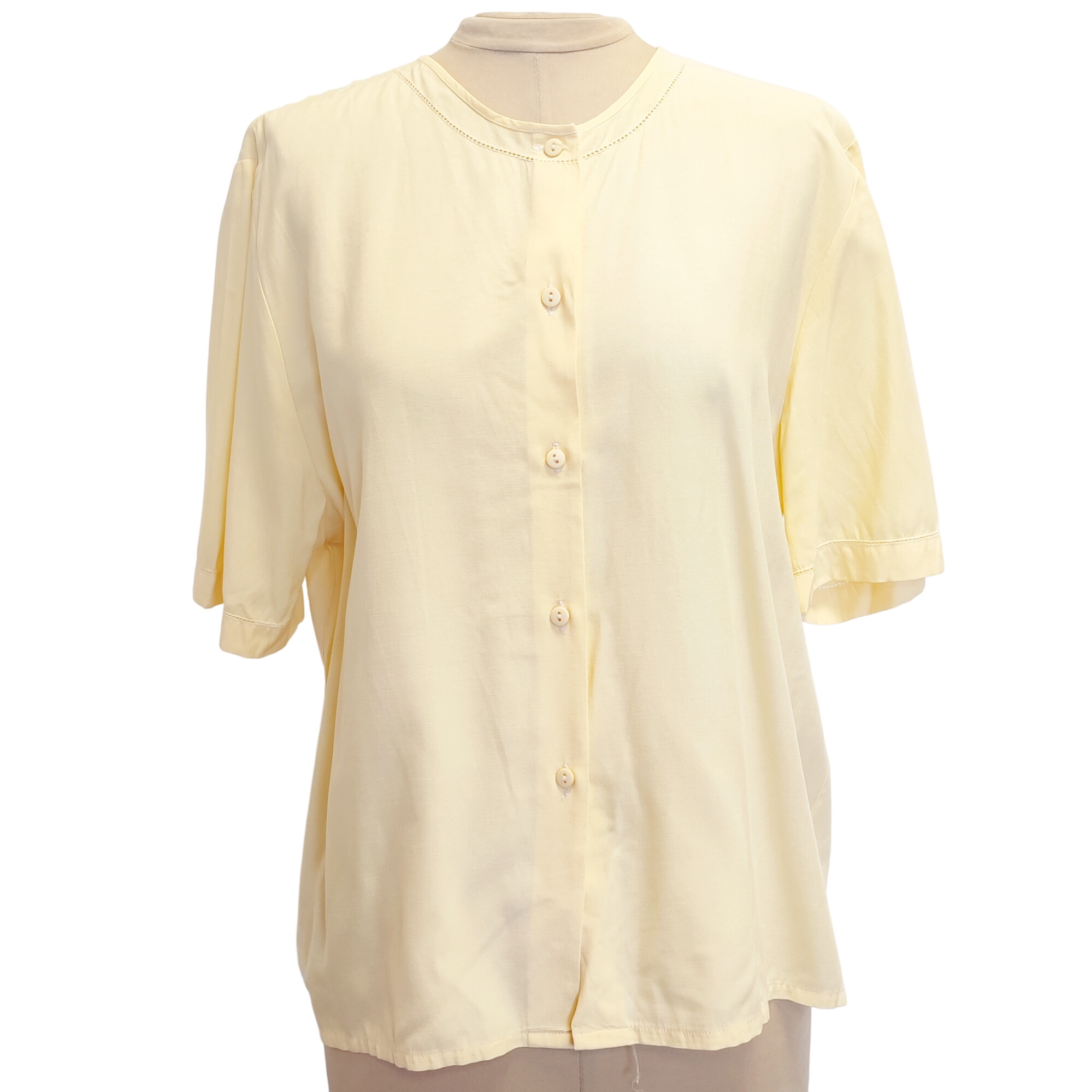 KIABI DECADE - Blouse jaune - XL - Femme Très bon état - 10,00 € KIABI DECADE - Blouse jaune - XL - Femme Très bon état reconditionné disponible sur Label Emmaüs