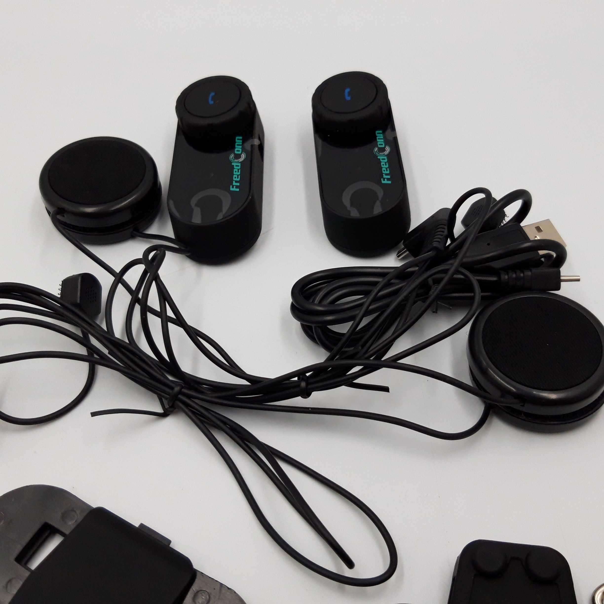 Voir photo 2 de Kit pour casque Moto avec Bluetooth, HELMET Intercom Headset T-Com VB x2, Complet. Kit pour casque Moto avec Bluetooth, HELMET Intercom Headset T-Com VB x2, Complet. Très bon état reconditionné photo 2