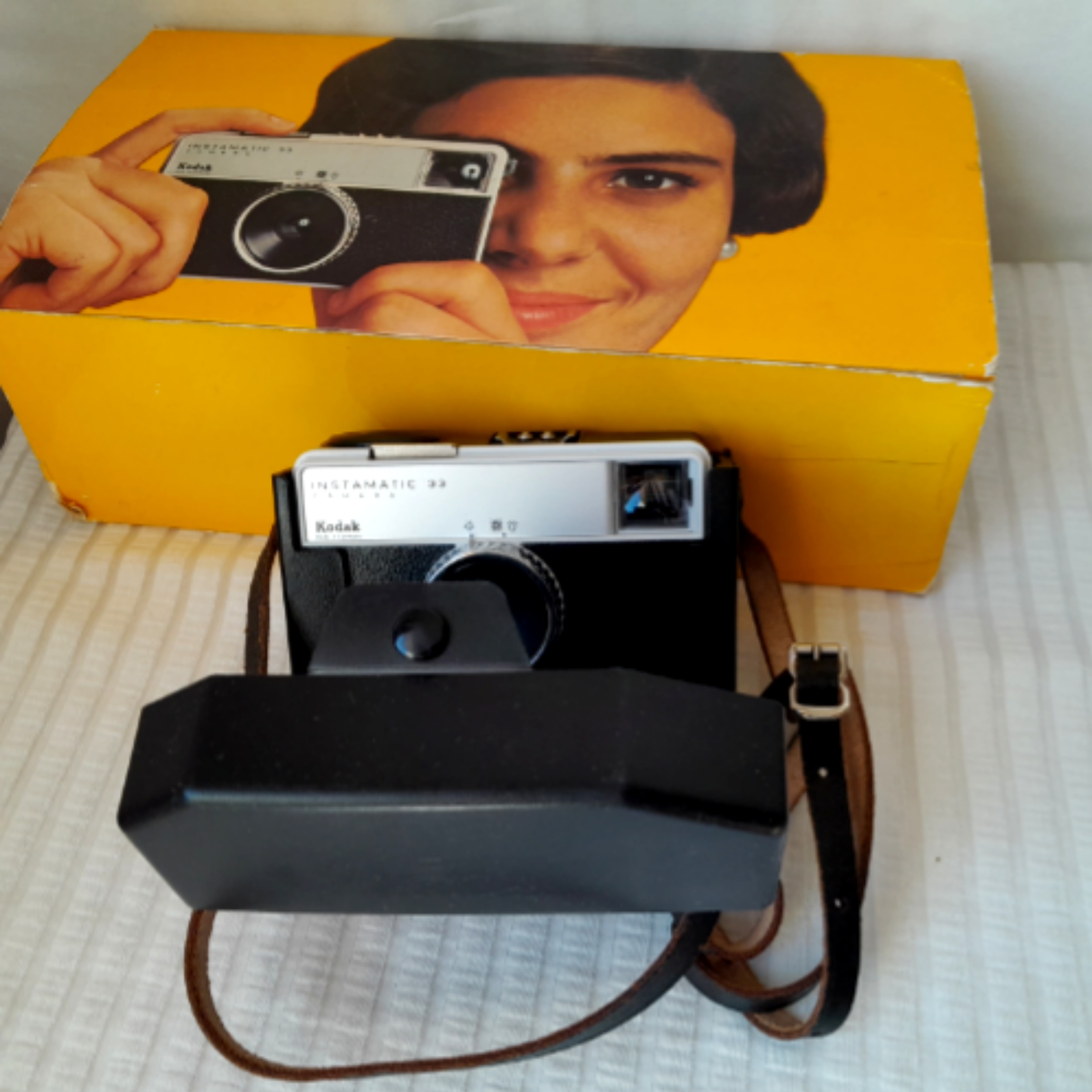 Voir photo 2 de KODAK appareil photo instamatic 33 KODAK appareil photo instamatic 33 bon état reconditionné photo 2