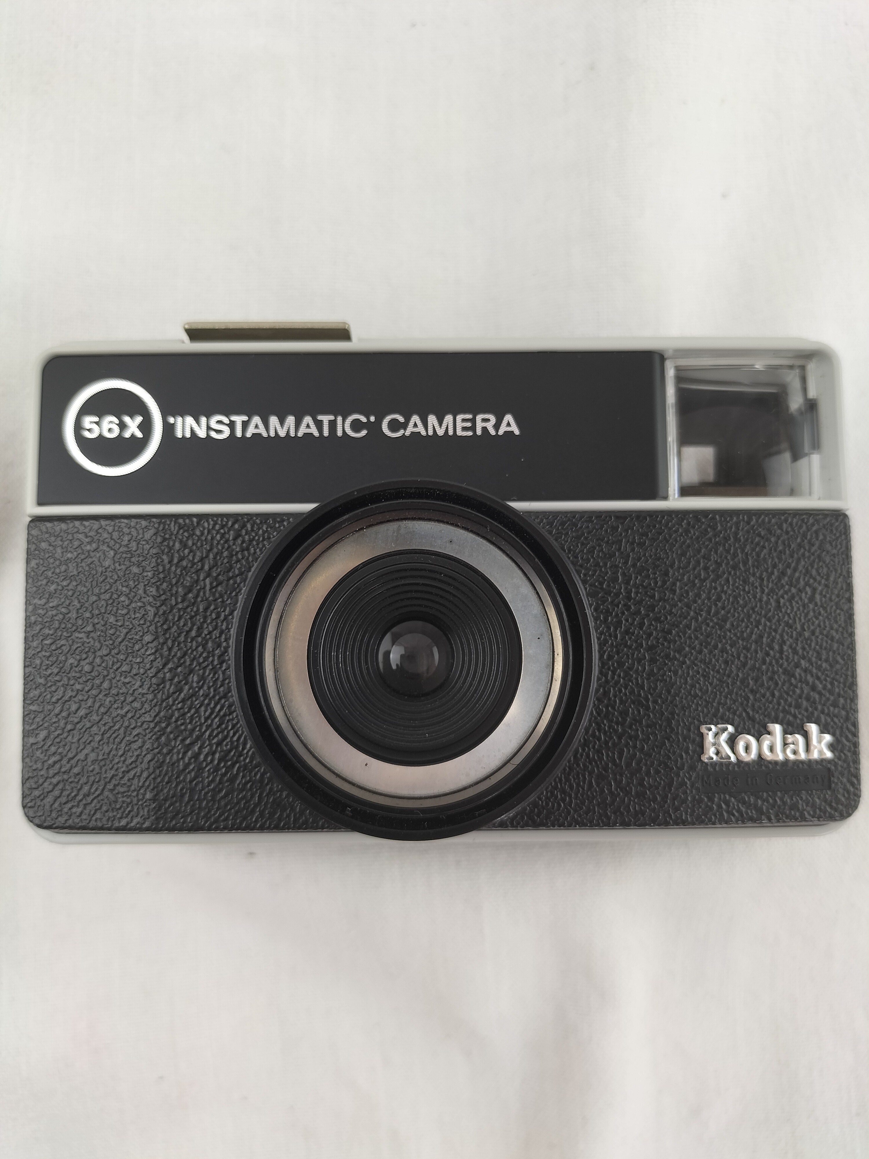 Voir photo 2 de Kodak Instamatic 56X avec viseur d'angle – Appareil photo vintage – Format 126 – Années 1970 Kodak Instamatic 56X avec viseur d'angle – Appareil photo vintage – Format 126 – Années 1970 Bon état reconditionné photo 2