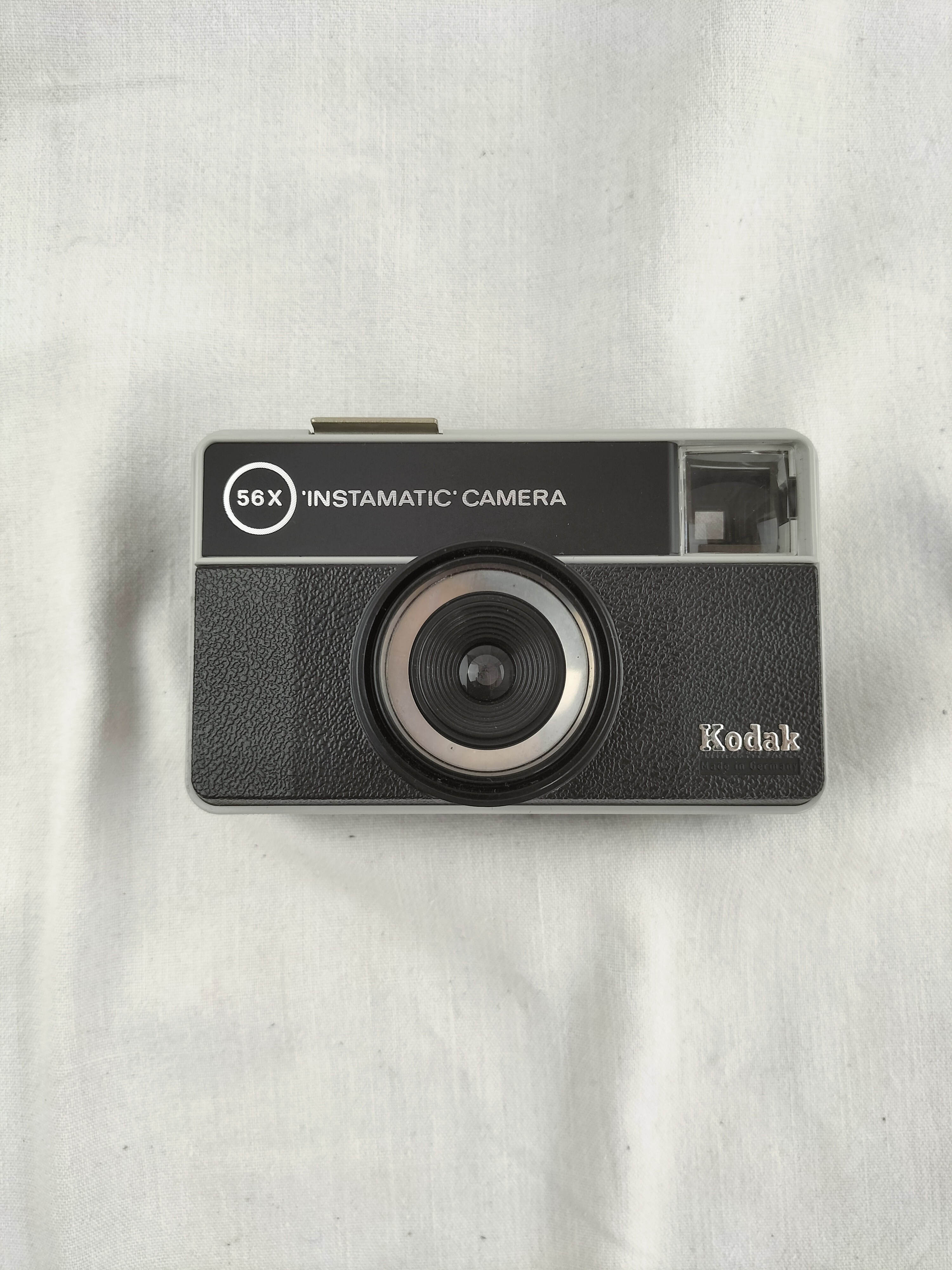 Voir photo 20 de Kodak Instamatic 56X avec viseur d'angle – Appareil photo vintage – Format 126 – Années 1970 Kodak Instamatic 56X avec viseur d'angle – Appareil photo vintage – Format 126 – Années 1970 Bon état reconditionné photo 20