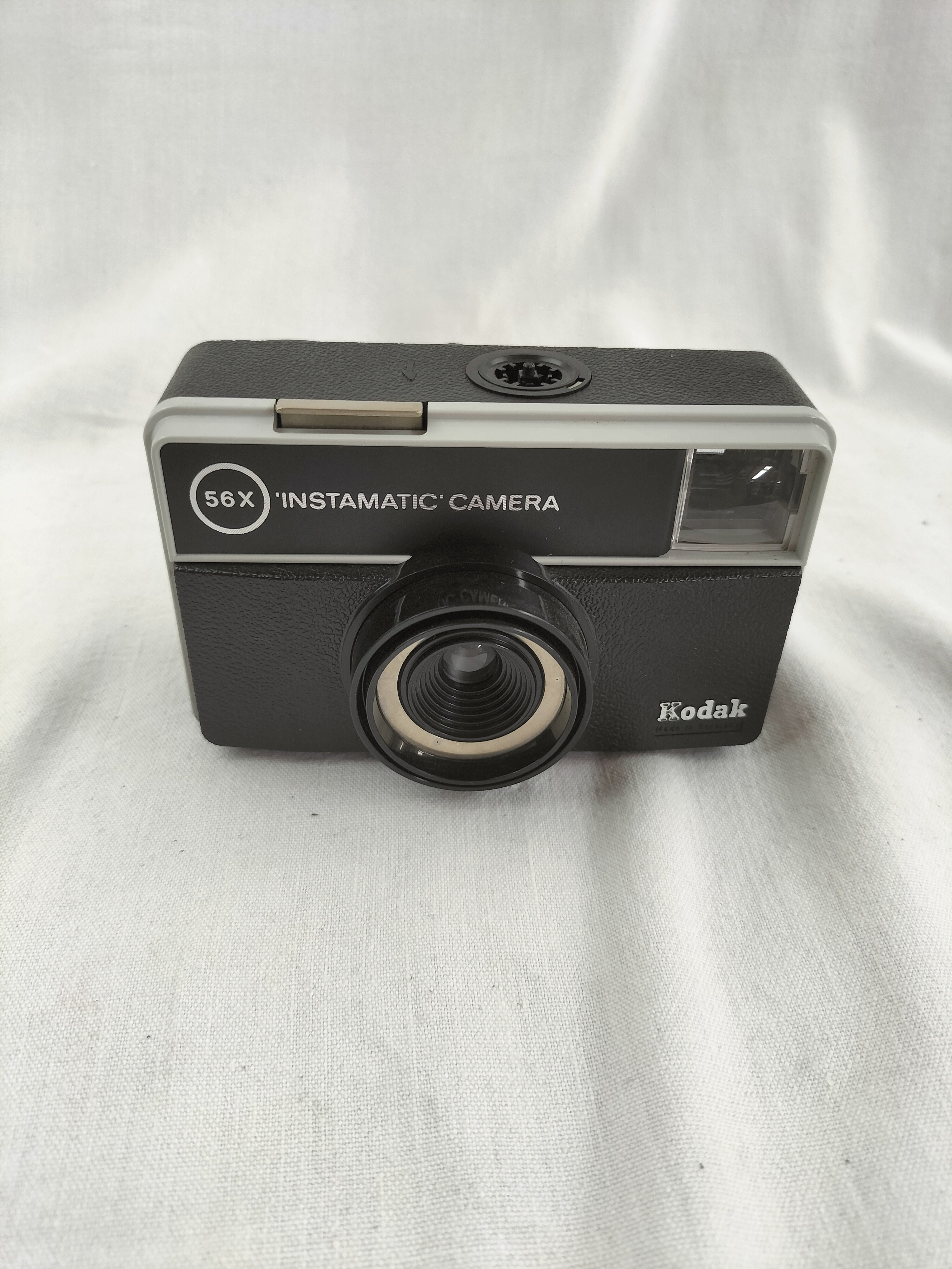 Voir photo 3 de Kodak Instamatic 56X avec viseur d'angle – Appareil photo vintage – Format 126 – Années 1970 Kodak Instamatic 56X avec viseur d'angle – Appareil photo vintage – Format 126 – Années 1970 Bon état reconditionné photo 3