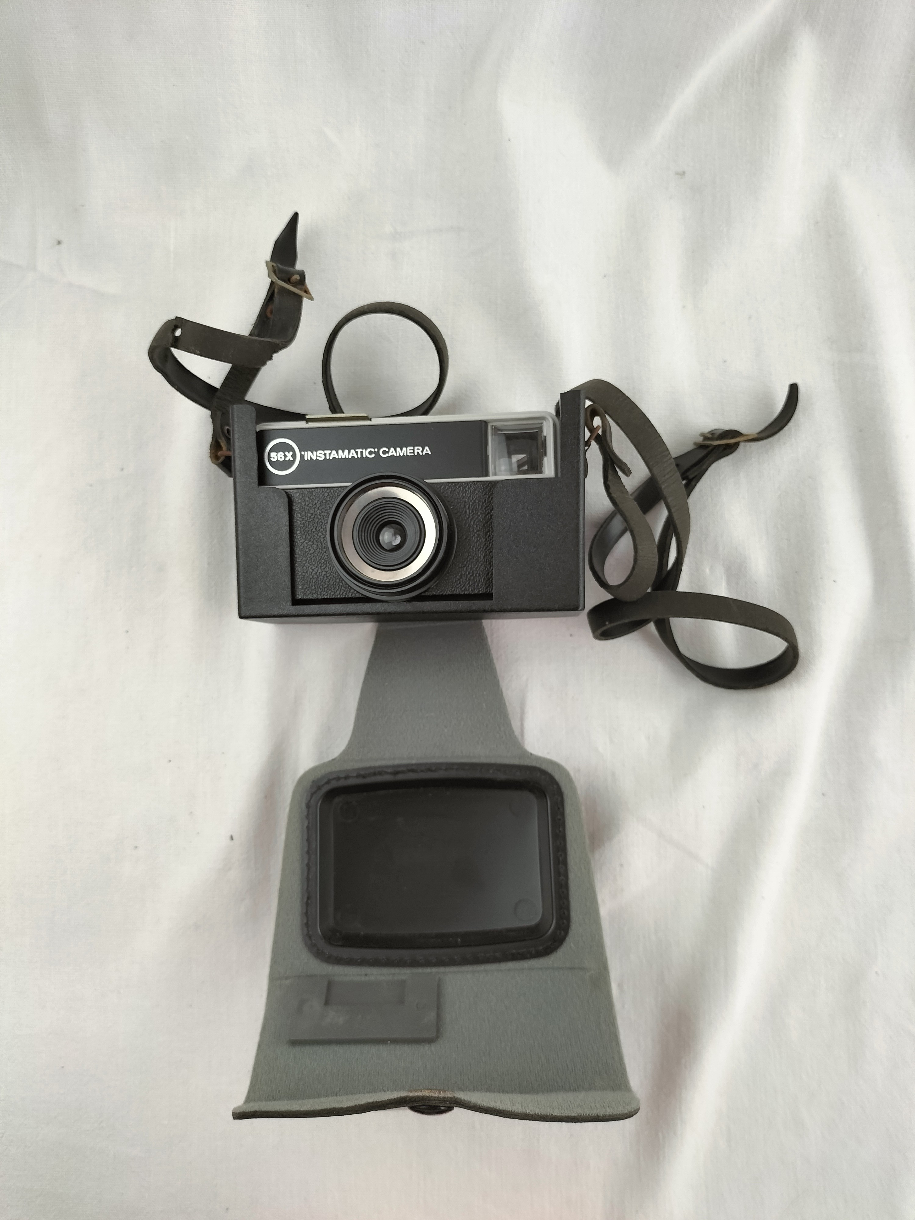 Voir photo 4 de Kodak Instamatic 56X avec viseur d'angle – Appareil photo vintage – Format 126 – Années 1970 Kodak Instamatic 56X avec viseur d'angle – Appareil photo vintage – Format 126 – Années 1970 Bon état reconditionné photo 4