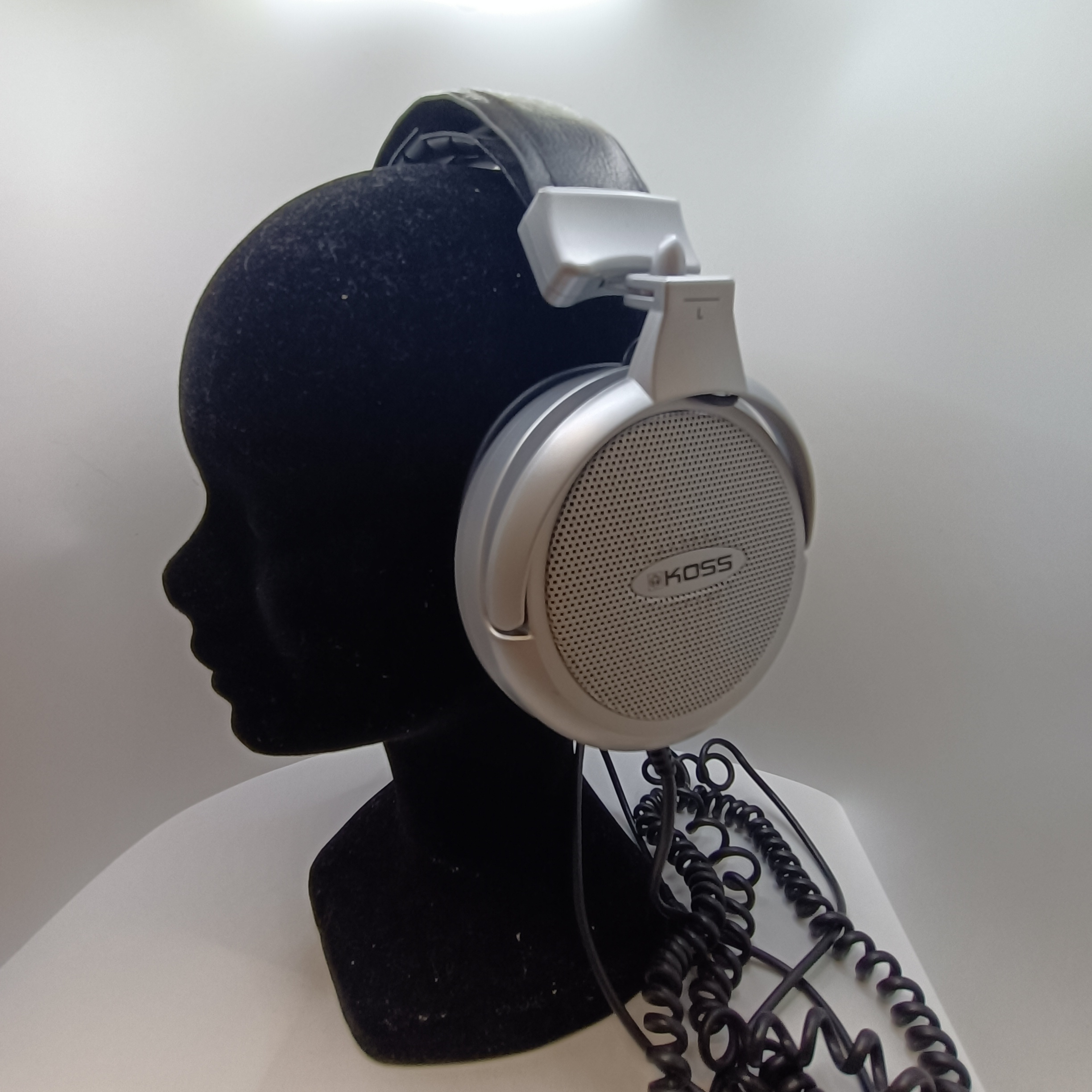 Voir photo 4 de Koss K/6LC casque audio vintage stéréo filaire argent rétro années 70 - Z622 Koss K/6LC casque audio vintage stéréo filaire argent rétro années 70 - Z622 bon état reconditionné photo 4