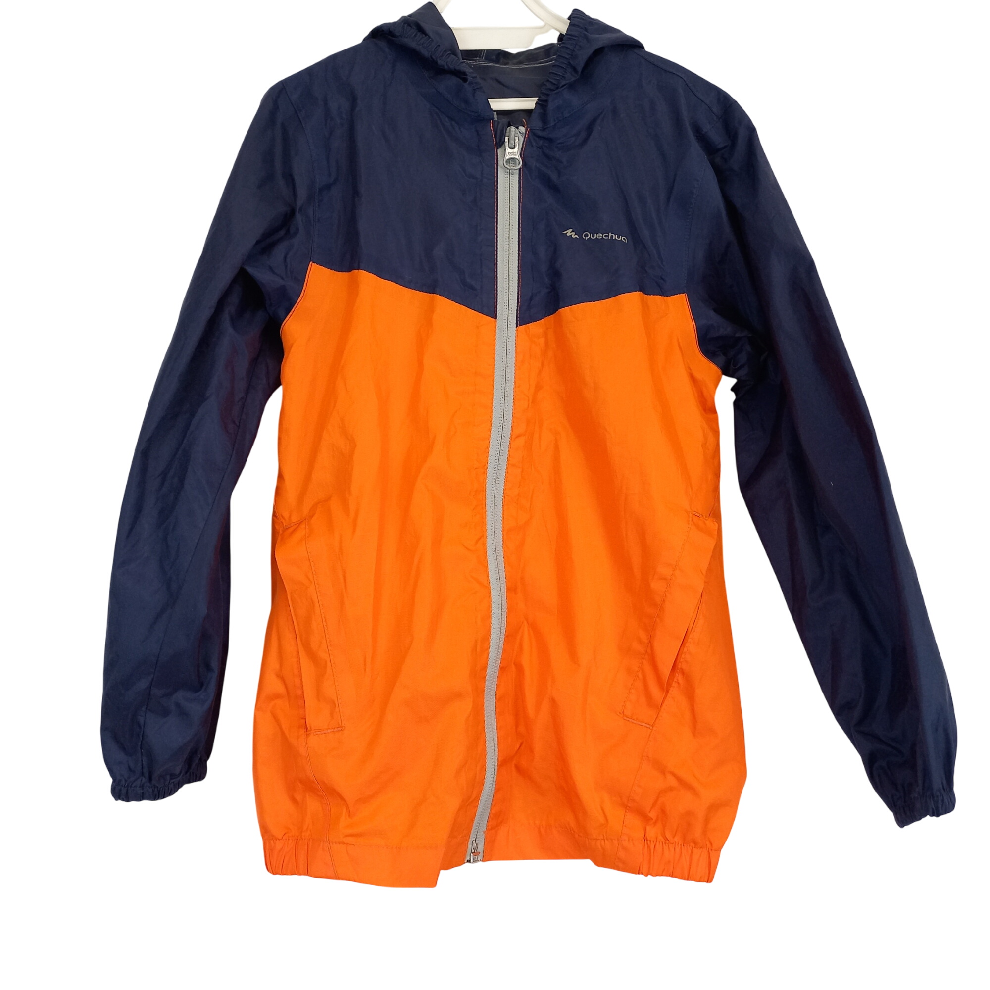 Acheter Kway marine et orange T6A "quechua" Parfait état - 10,00 € Kway marine et orange T6A "quechua" Parfait état reconditionné disponible sur Label Emmaüs