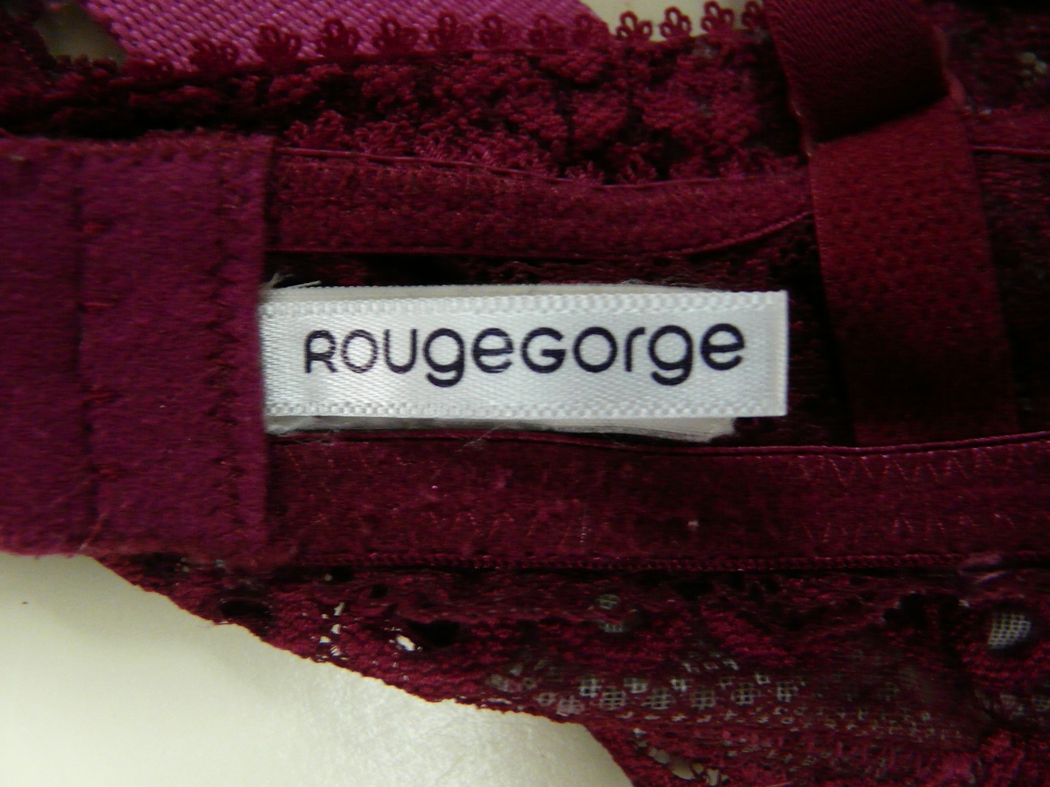 Voir photo 14 de L16 - Ensemble en dentelle - Rougegorge - Taille 95C (42/44) L16 - Ensemble en dentelle - Rougegorge - Taille 95C (42/44) Très bon état reconditionné photo 14