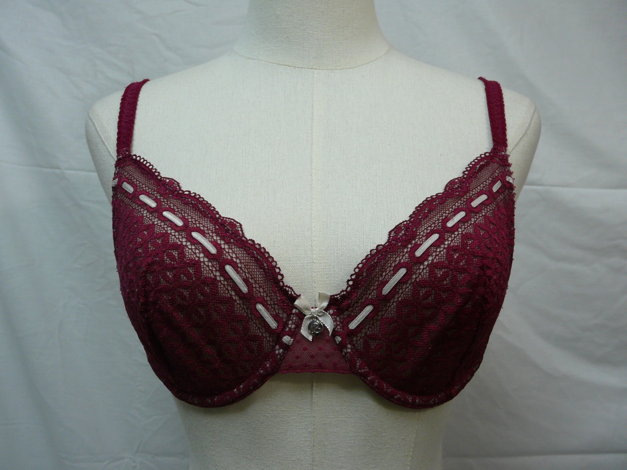 Voir photo 4 de L16 - Ensemble en dentelle - Rougegorge - Taille 95C (42/44) L16 - Ensemble en dentelle - Rougegorge - Taille 95C (42/44) Très bon état reconditionné photo 4