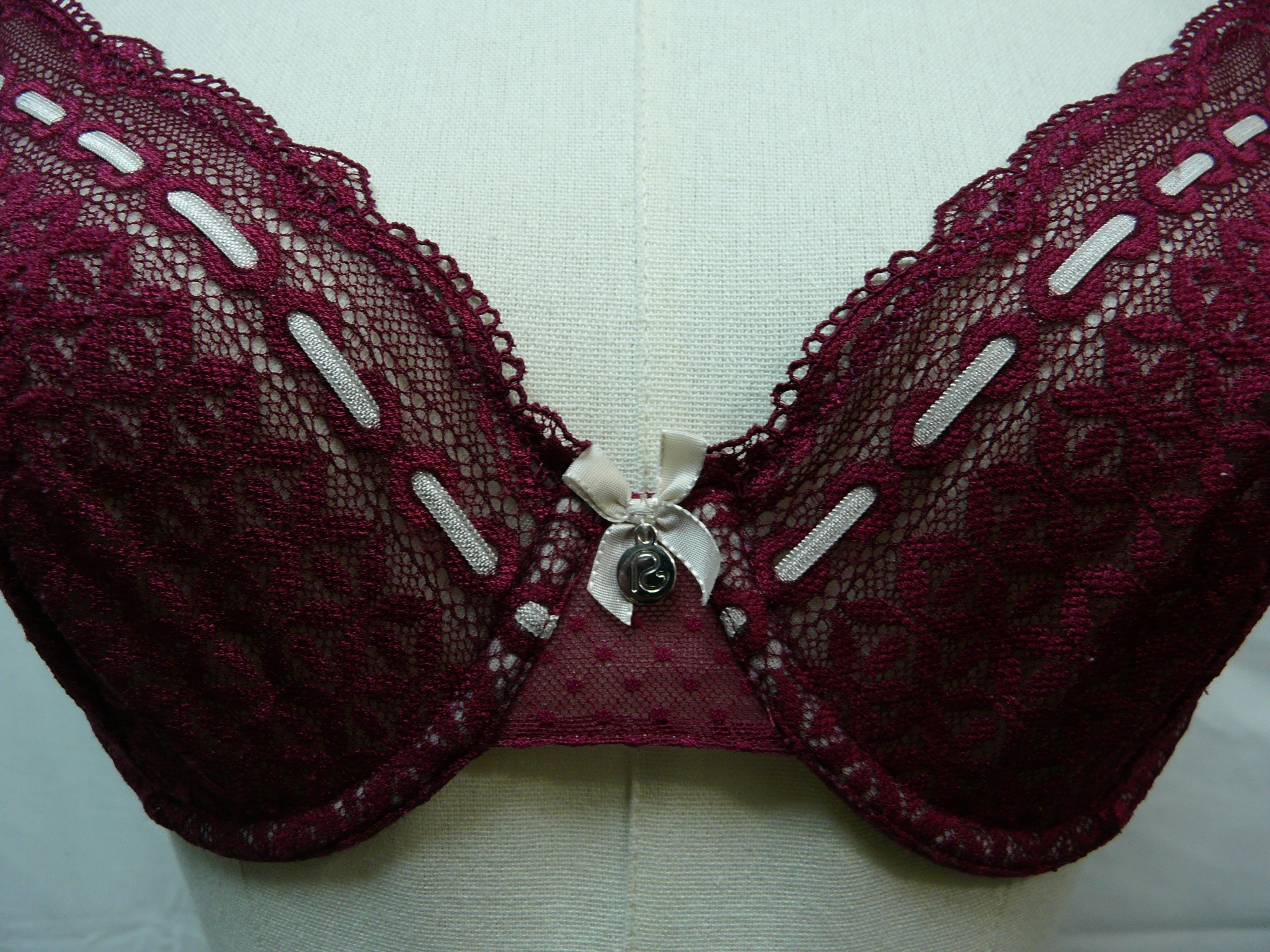 Voir photo 5 de L16 - Ensemble en dentelle - Rougegorge - Taille 95C (42/44) L16 - Ensemble en dentelle - Rougegorge - Taille 95C (42/44) Très bon état reconditionné photo 5