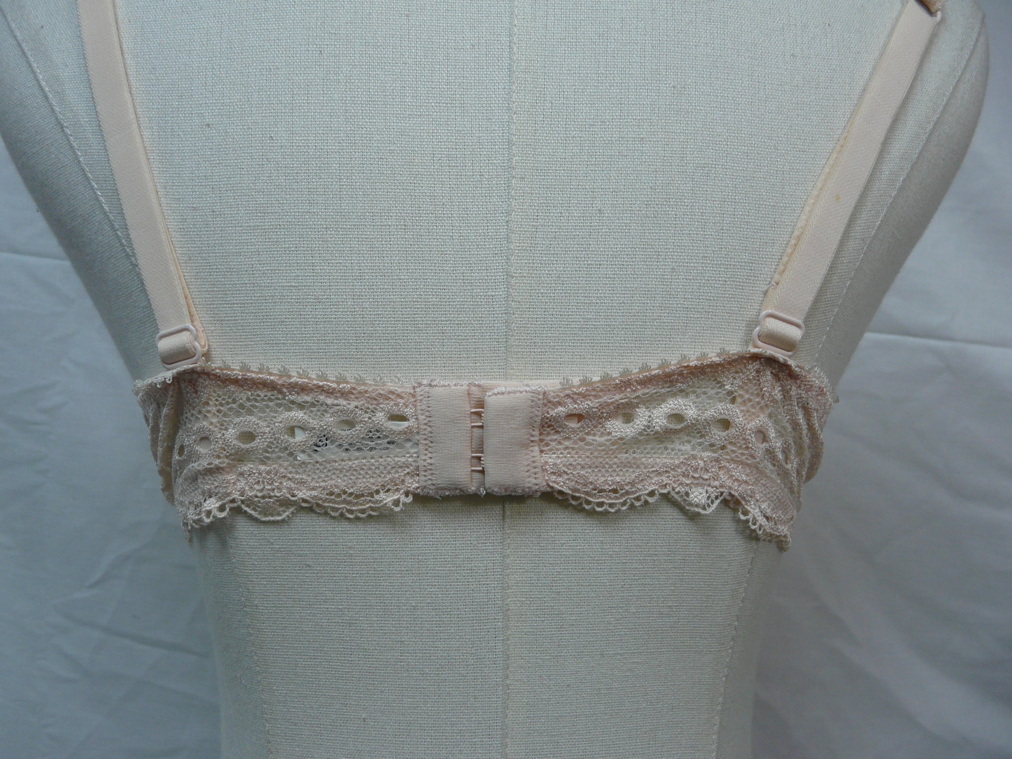 Voir photo 9 de L23 - Ensemble en dentelle - Rougegorge - Taille 95C (42/44) L23 - Ensemble en dentelle - Rougegorge - Taille 95C (42/44) Très bon état reconditionné photo 9