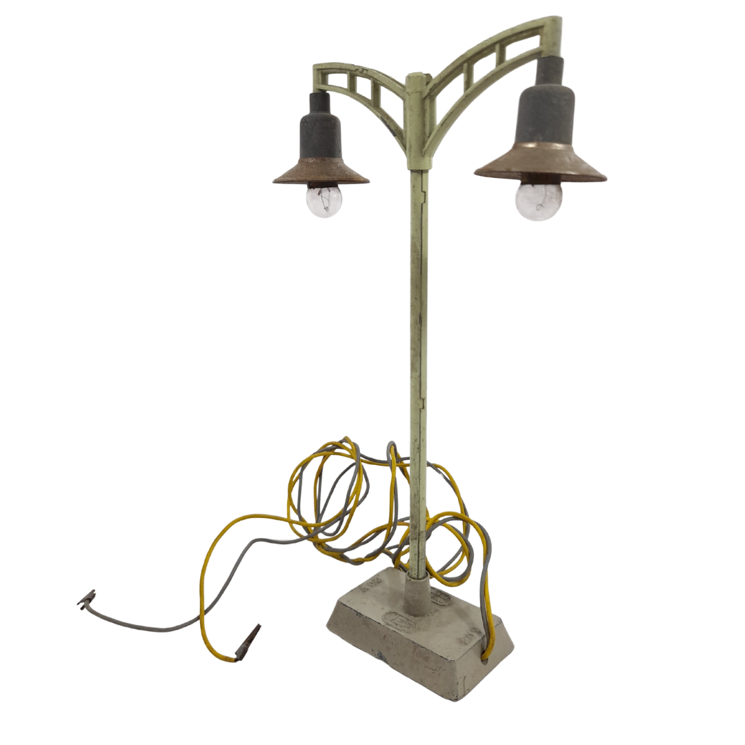 Voir photo 3 de Lampadaire double JEP – 1948 – Accessoire ancien pour circuit de train Lampadaire double JEP – 1948 – Accessoire ancien pour circuit de train État correct reconditionné photo 3