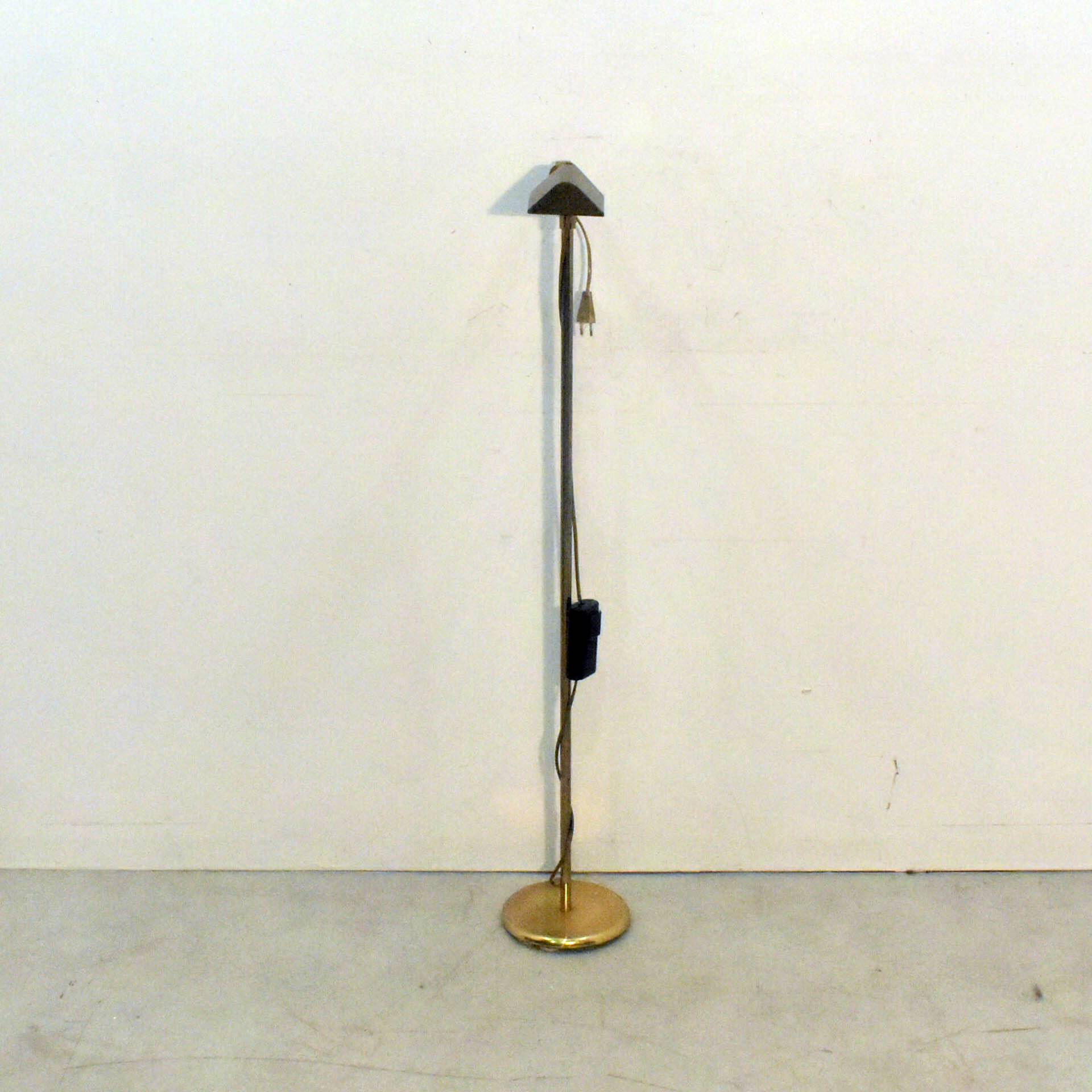 Voir photo 3 de Lampadaire Liseuse Articulée - Acier Laitonné - Egoluce™ Lampadaire Liseuse Articulée - Acier Laitonné - Egoluce™ Bon état reconditionné photo 3