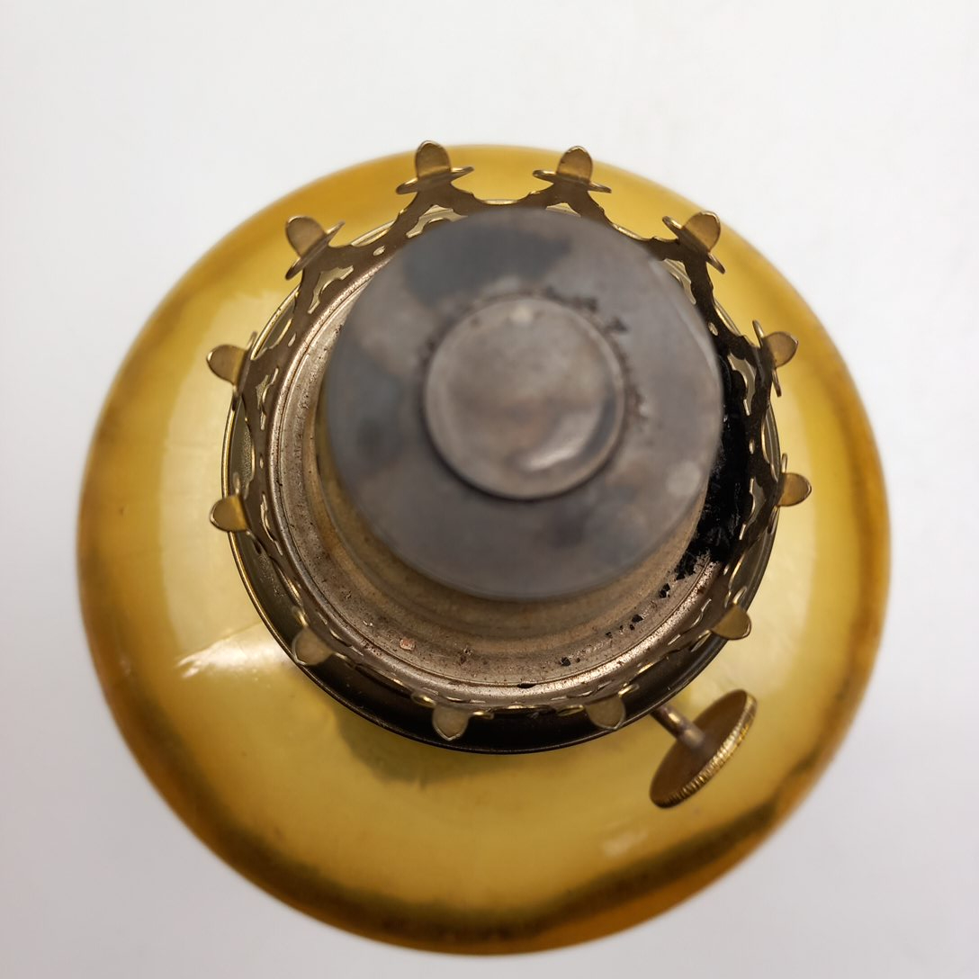 Voir photo 4 de Lampe à Pétrole Ancienne en Etain Jean Goardere Lampe à Pétrole Ancienne en Etain Jean Goardere reconditionné photo 4