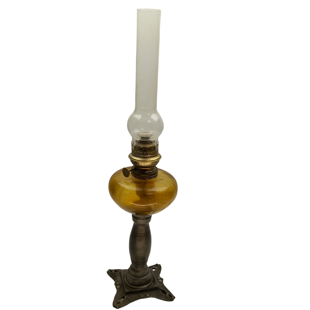 Lampe à Pétrole Ancienne en Etain Jean Goardere - 30,00 € Lampe à Pétrole Ancienne en Etain Jean Goardere reconditionné disponible sur Label Emmaüs