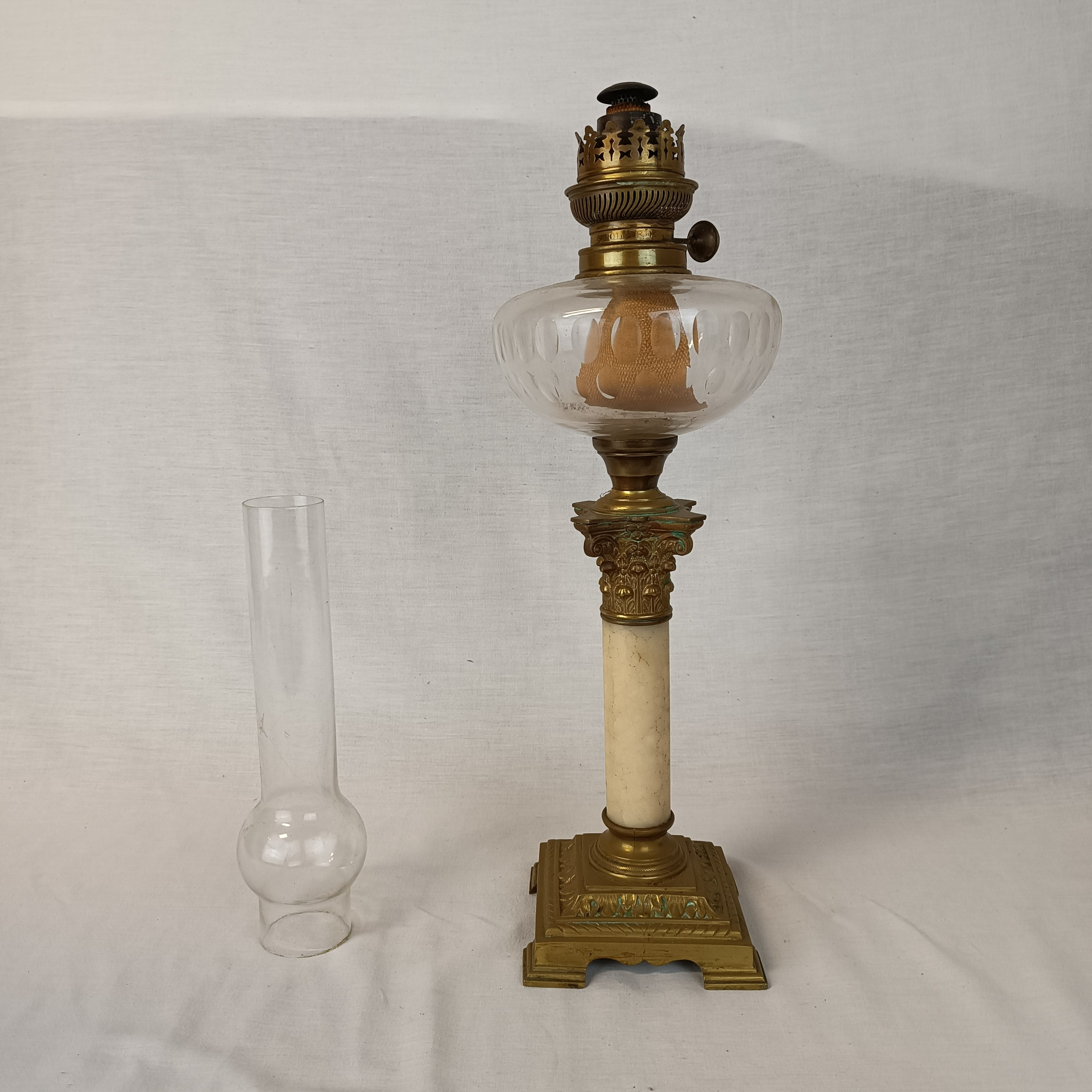 Voir photo 2 de Lampe à pétrole ancienne, en laiton, avec colonne en marbre (ou onyx) Lampe à pétrole ancienne, en laiton, avec colonne en marbre (ou onyx) reconditionné photo 2