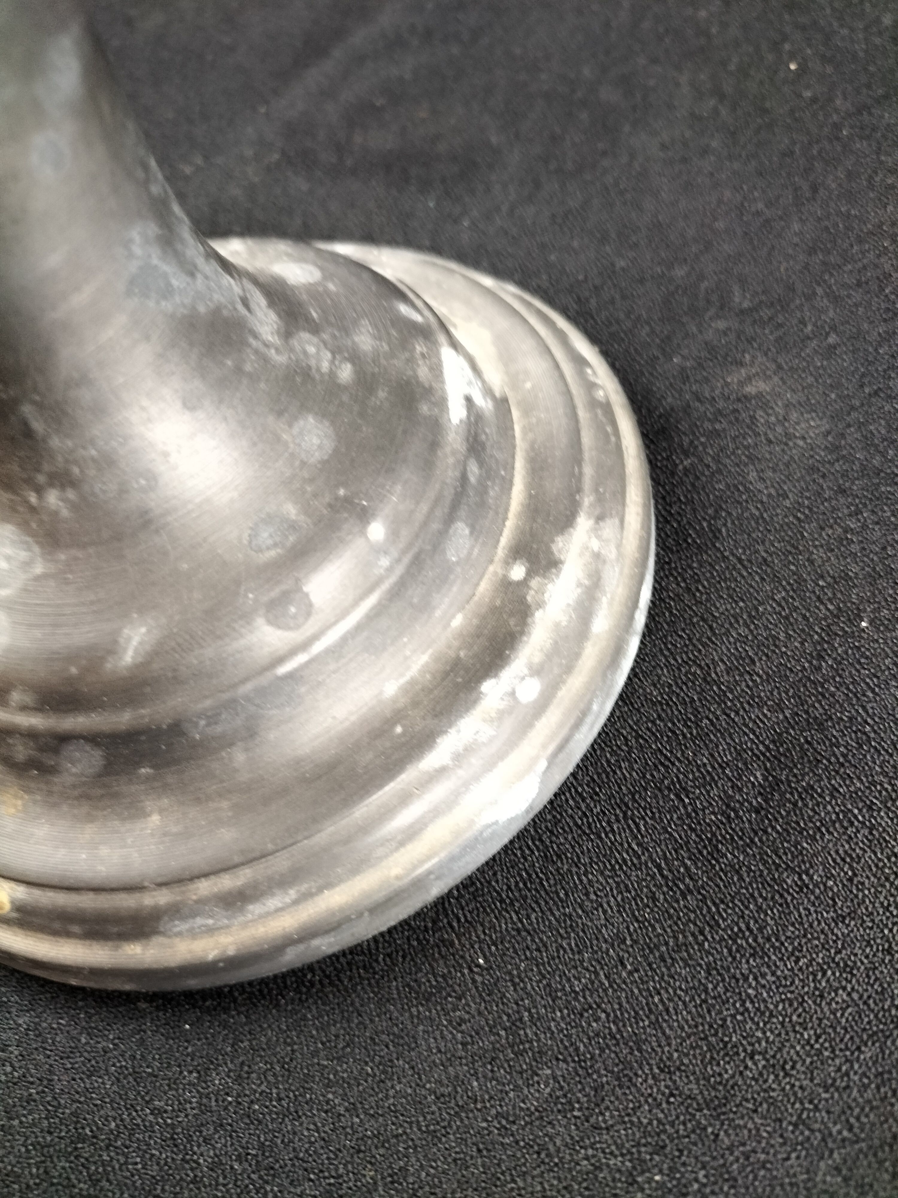 Voir photo 8 de Lampe à pétrole ancienne sans cheminée en verre fumé et métal argenté – Élégance vintage et charme d’antan Lampe à pétrole ancienne sans cheminée en verre fumé et métal argenté – Élégance vintage et charme d’antan Bon état reconditionné photo 8