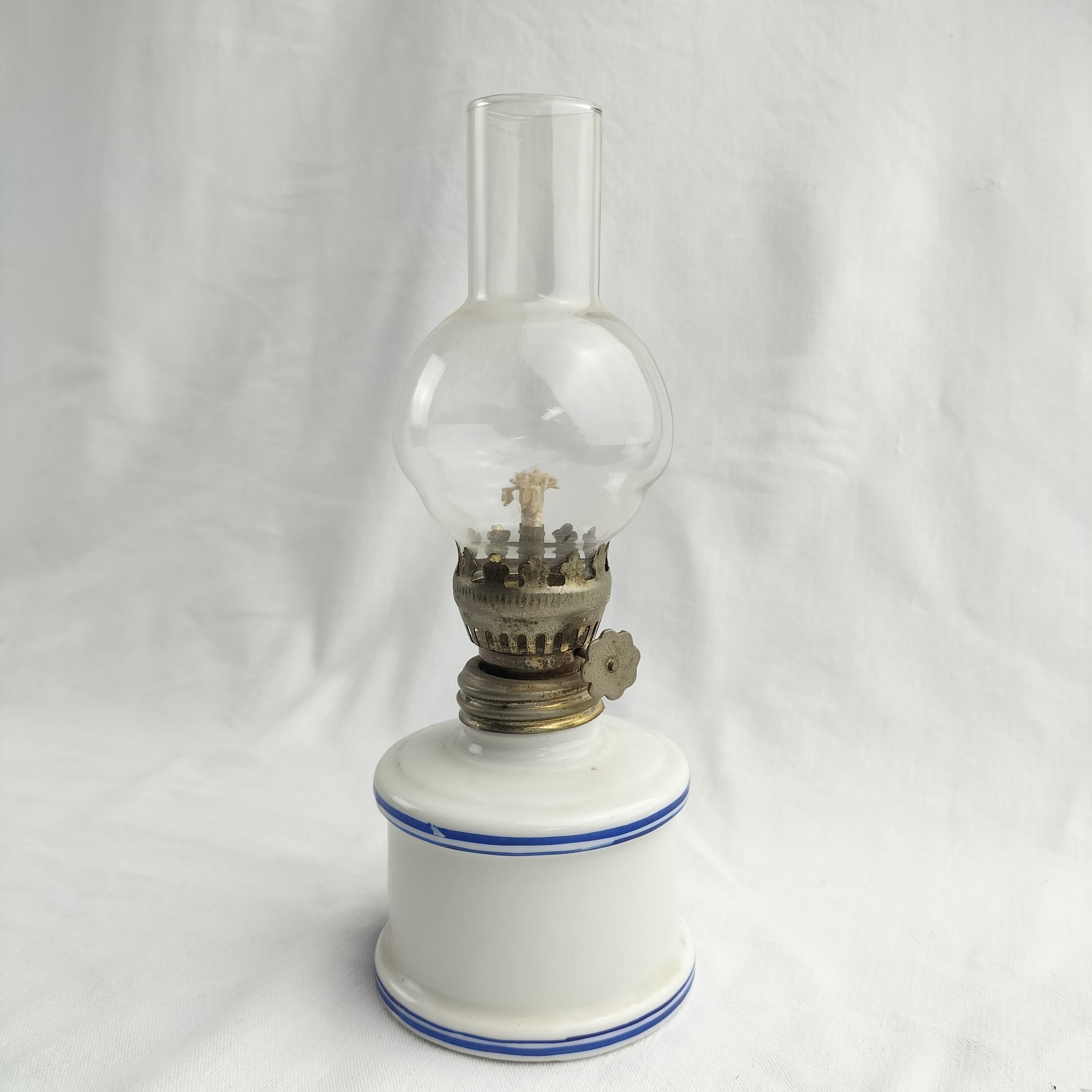 Voir photo 2 de ✨ Lampe à pétrole ancienne – Style vintage / collection ✨ ✨ Lampe à pétrole ancienne – Style vintage / collection ✨ Bon état reconditionné photo 2
