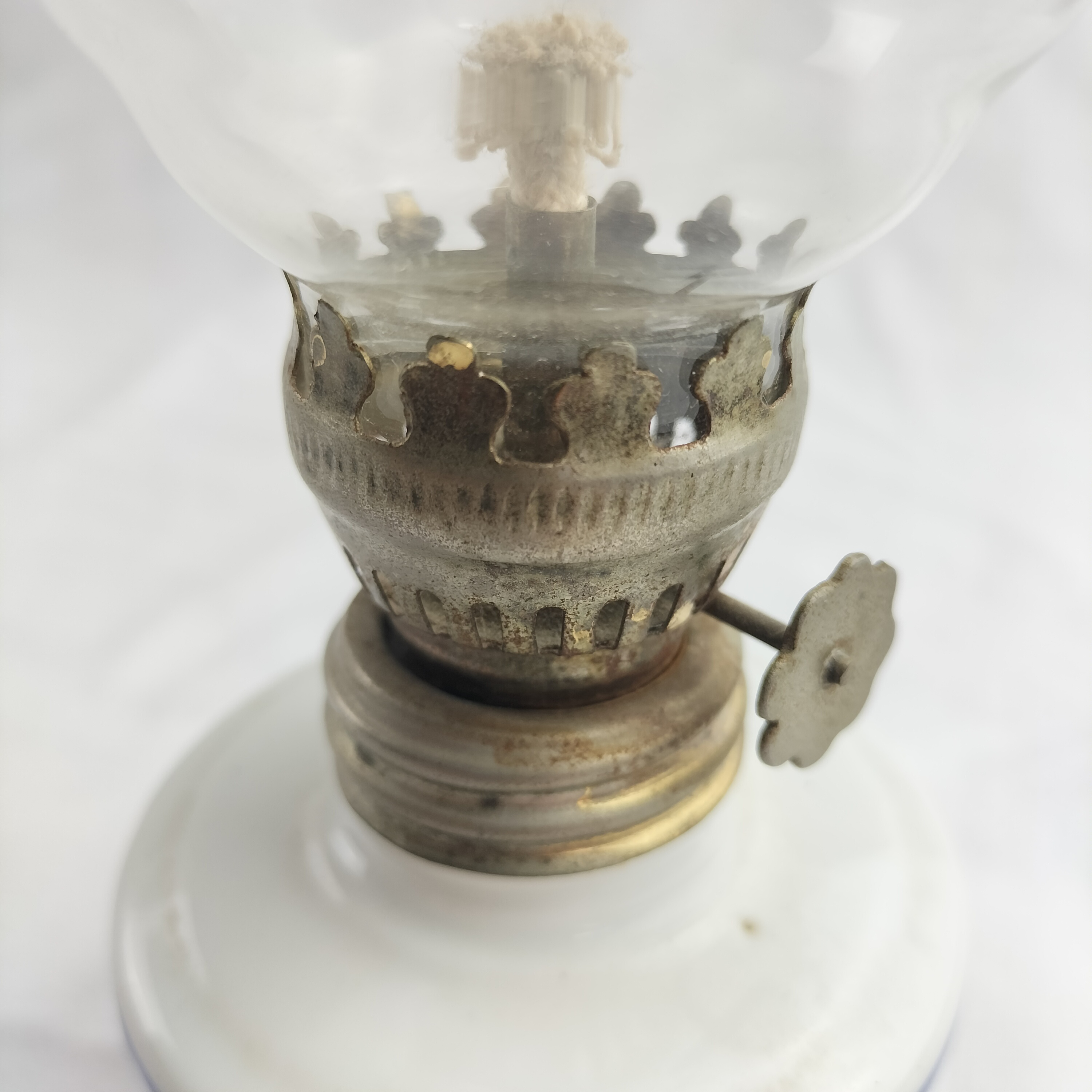 Voir photo 4 de ✨ Lampe à pétrole ancienne – Style vintage / collection ✨ ✨ Lampe à pétrole ancienne – Style vintage / collection ✨ Bon état reconditionné photo 4