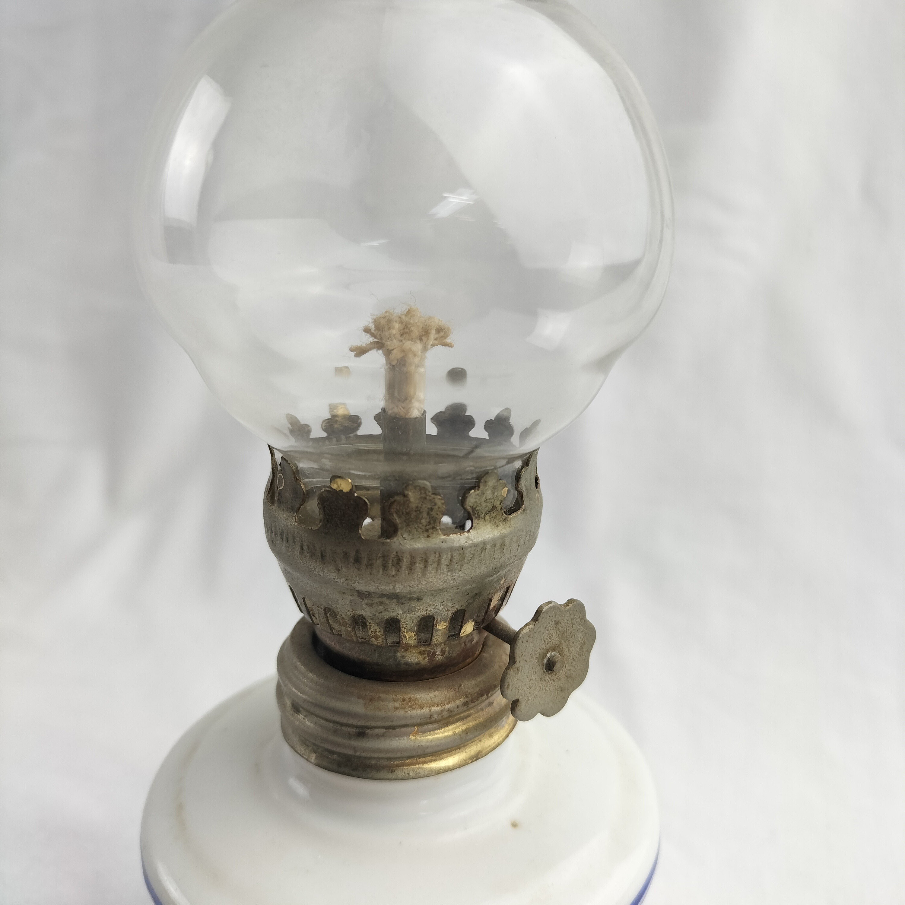 Voir photo 6 de ✨ Lampe à pétrole ancienne – Style vintage / collection ✨ ✨ Lampe à pétrole ancienne – Style vintage / collection ✨ Bon état reconditionné photo 6