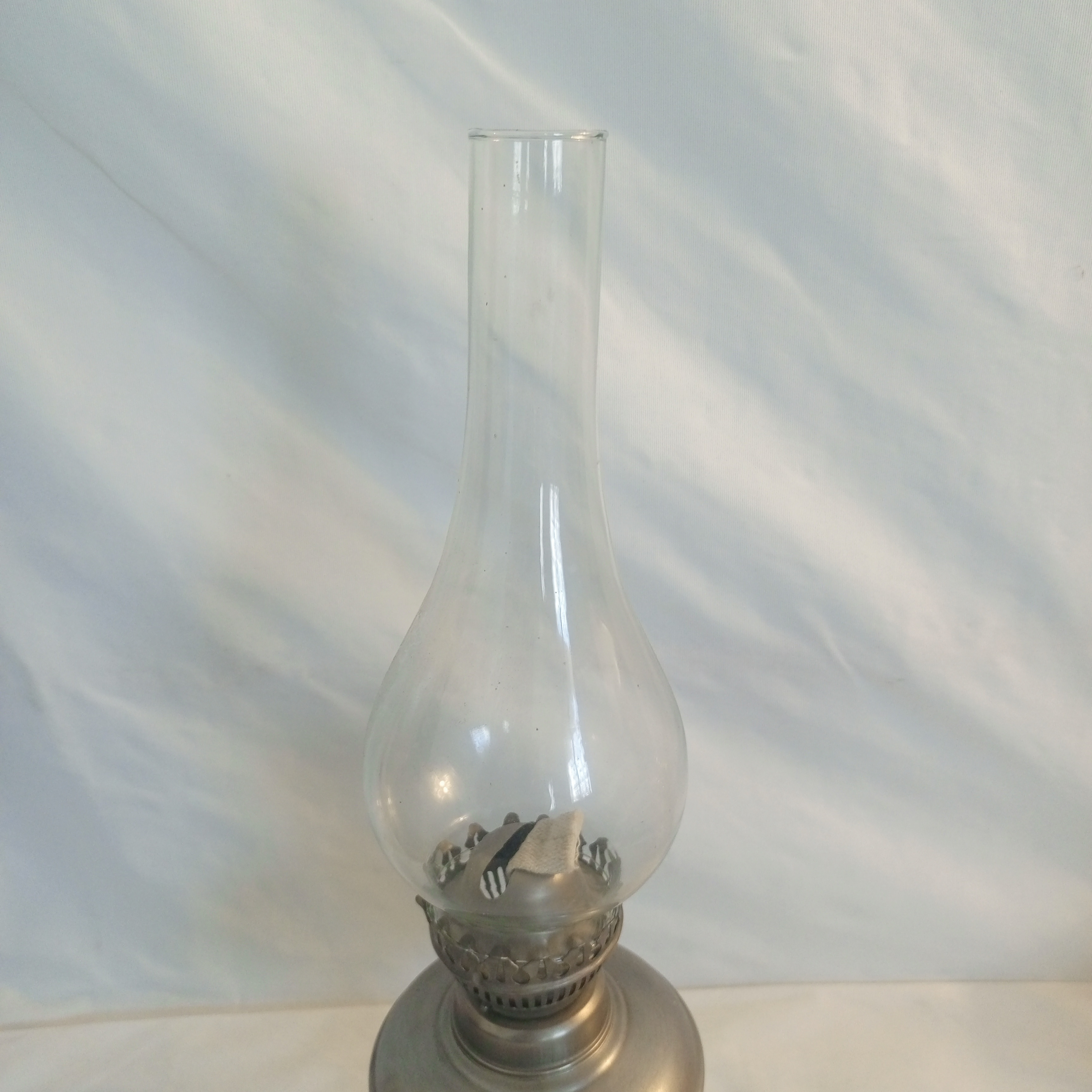 Voir photo 3 de Lampe à pétrole en étain décoration Lampe à pétrole en étain décoration État correct reconditionné photo 3