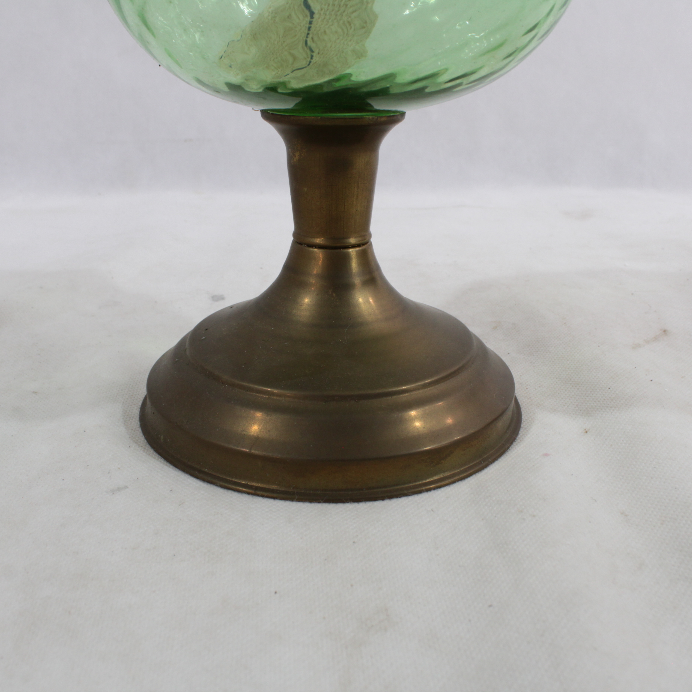 Voir photo 4 de Lampe à pétrole en laiton en verre soufflé Lampe à pétrole en laiton en verre soufflé Très bon état reconditionné photo 4
