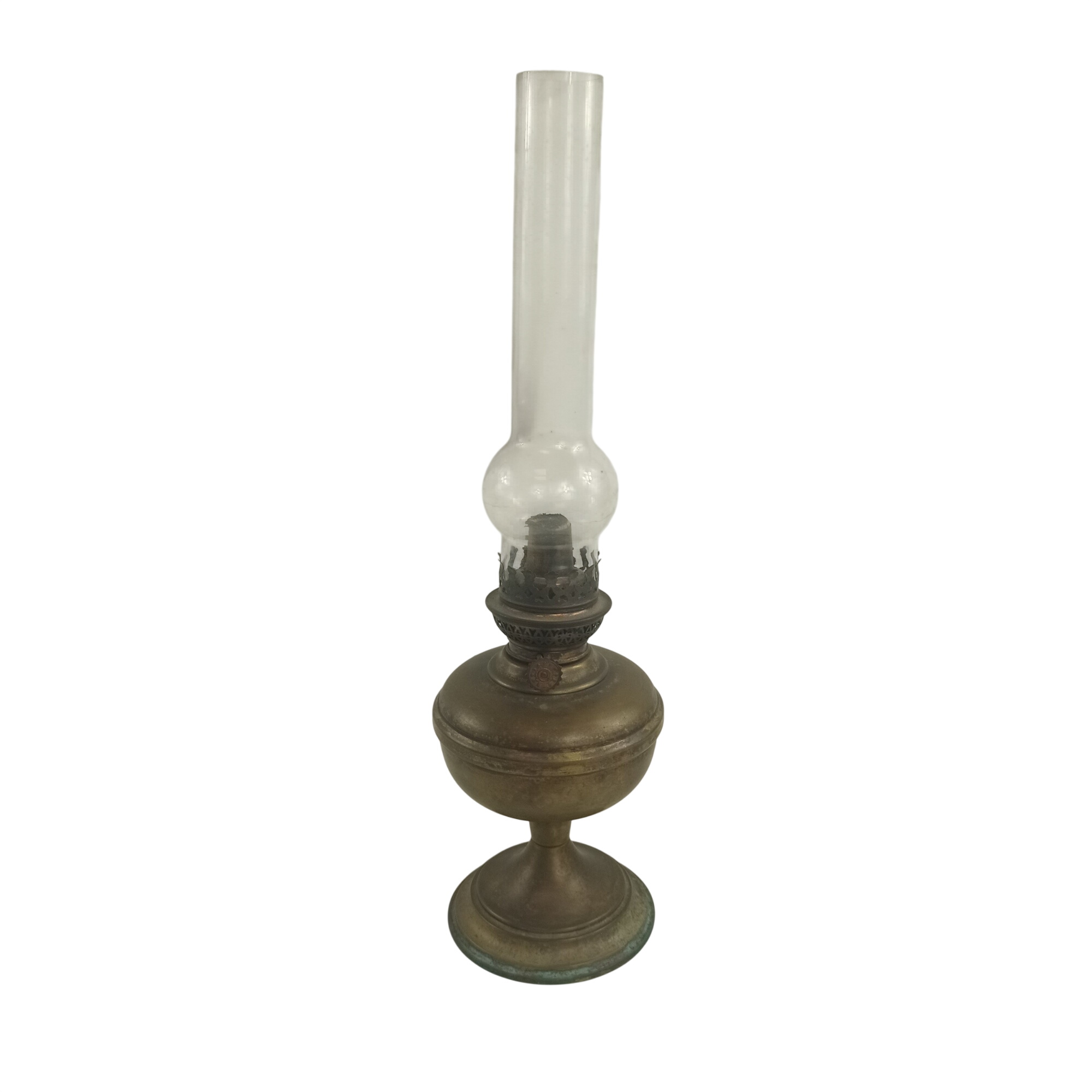 Lampe à pétrole régule et verre Très bon état - 15,00 € Lampe à pétrole régule et verre Très bon état reconditionné disponible sur Label Emmaüs