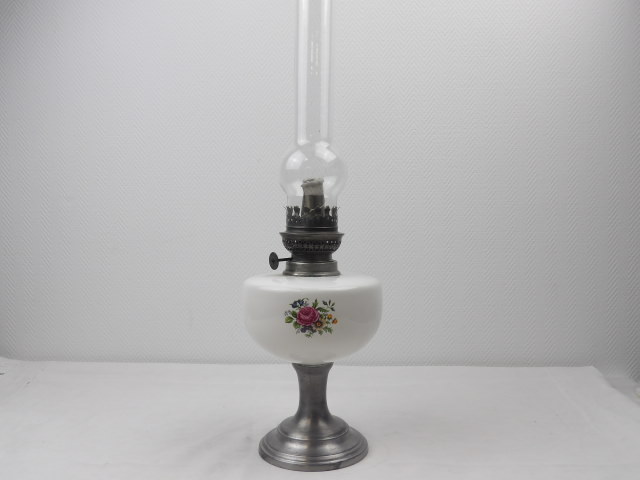Acheter Lampe a pétrole tempête en céramique étain Bon état - 20,00 € Lampe a pétrole tempête en céramique étain Bon état reconditionné disponible sur Label Emmaüs
