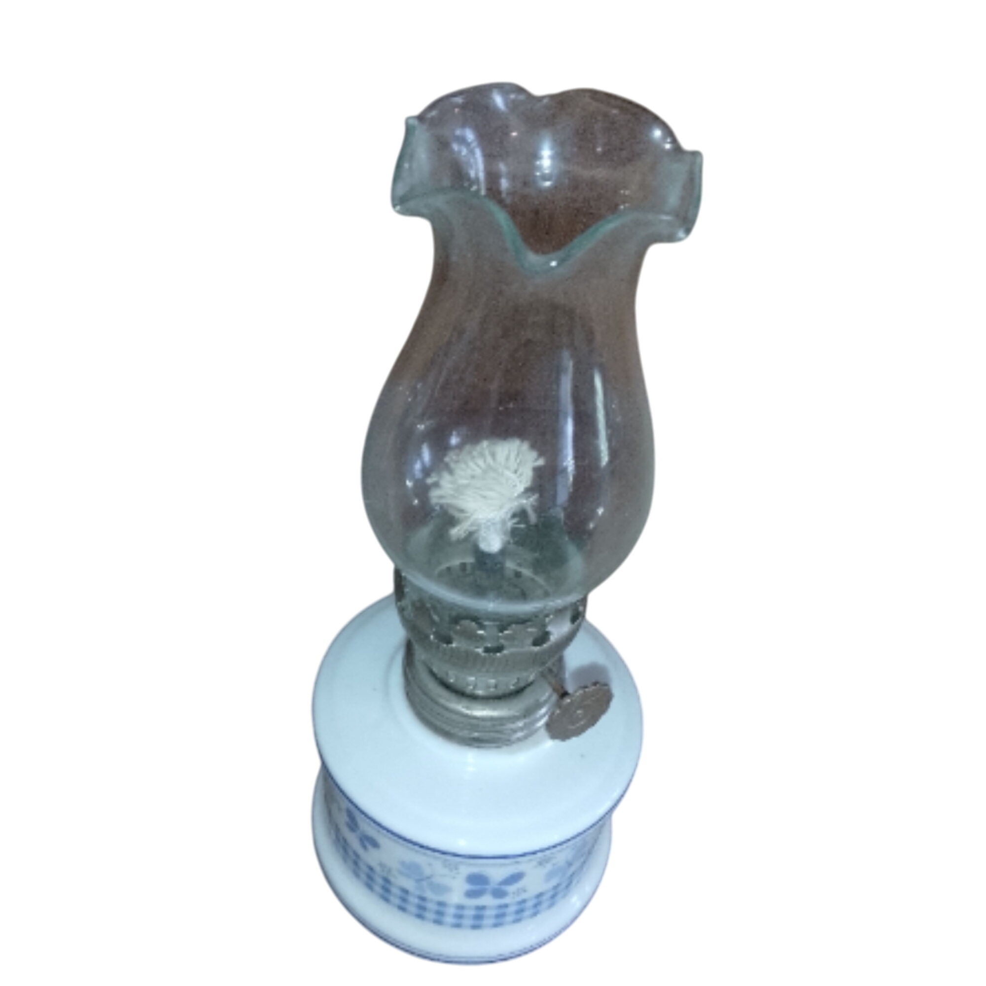 Lampe à pétrole Très bon état - 12,00 € Lampe à pétrole Très bon état reconditionné disponible sur Label Emmaüs