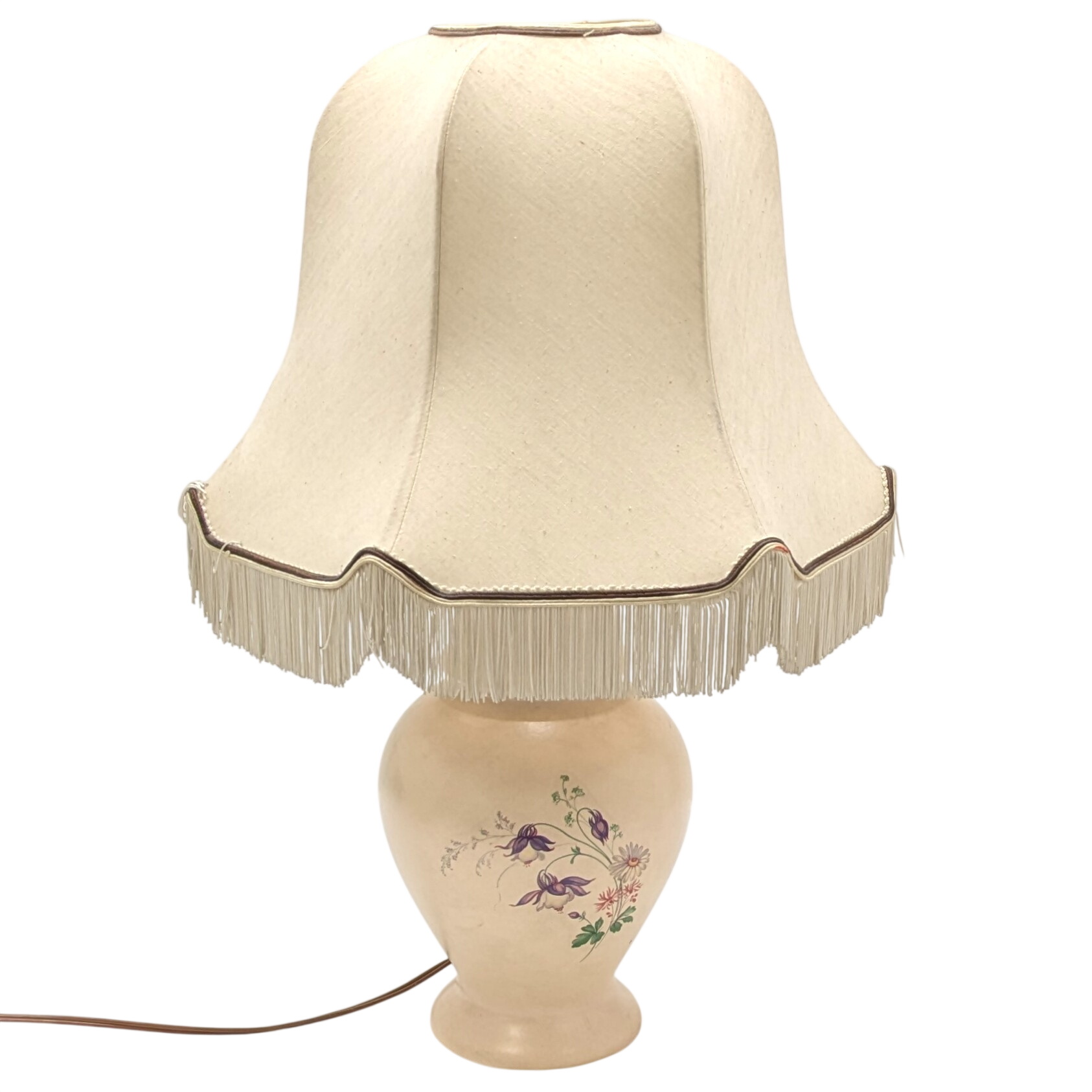 Acheter Lampe à poser en céramique beige rosé avec abat‑jour frangé beige Ø 36 x h 52 cm Bon état - 14,50 € Lampe à poser en céramique beige rosé avec abat‑jour frangé beige Ø 36 x h 52 cm Bon état reconditionné disponible sur Label Emmaüs
