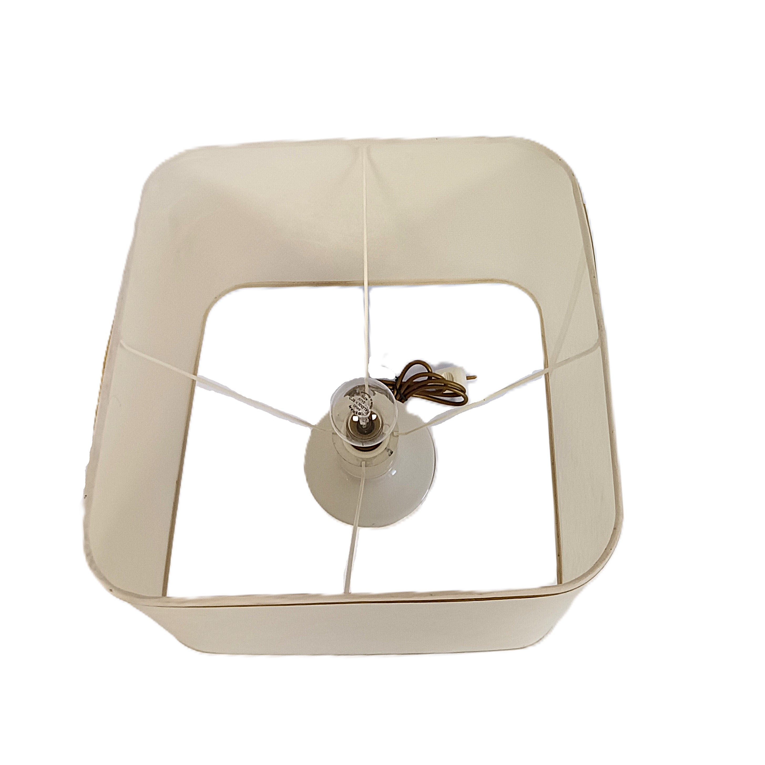 Voir photo 3 de Lampe à poser en plâtre peint avec abat‑jour carré Lampe à poser en plâtre peint avec abat‑jour carré Bon état reconditionné photo 3