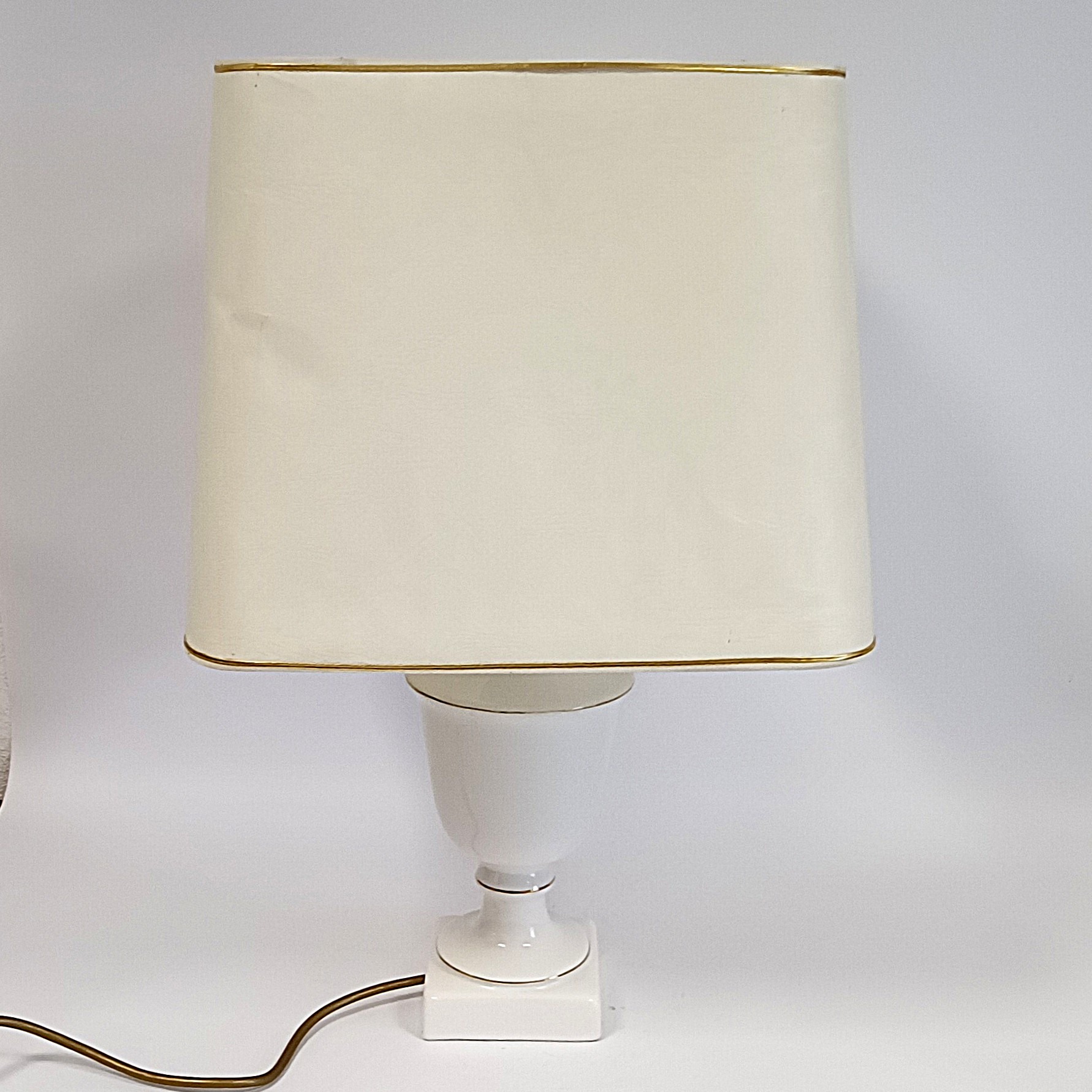 Voir photo 6 de Lampe à poser en plâtre peint avec abat‑jour carré Lampe à poser en plâtre peint avec abat‑jour carré Bon état reconditionné photo 6