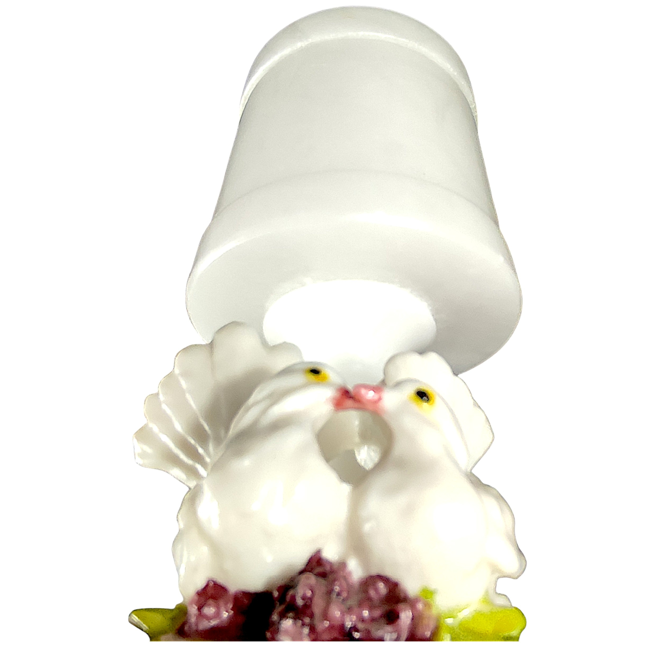 Voir photo 8 de Lampe à poser vintage en albâtre véritable - Décor "Romance de colombes". Lampe à poser vintage en albâtre véritable - Décor "Romance de colombes". Bon état reconditionné photo 8