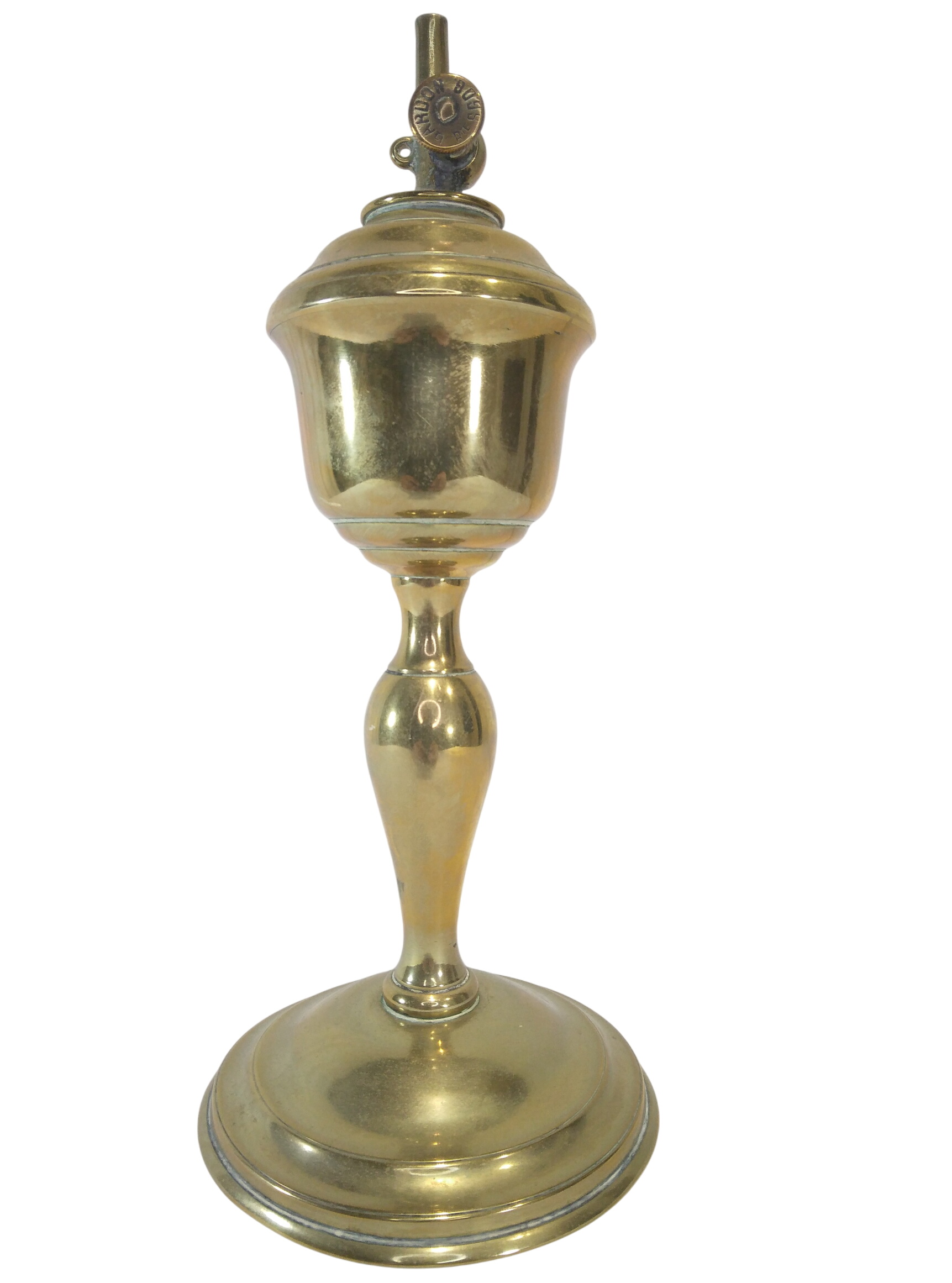 Lampe ancienne à pétrole en laiton doré, Gardon. Très bon état - 16,00 € Lampe ancienne à pétrole en laiton doré, Gardon. Très bon état reconditionné disponible sur Label Emmaüs
