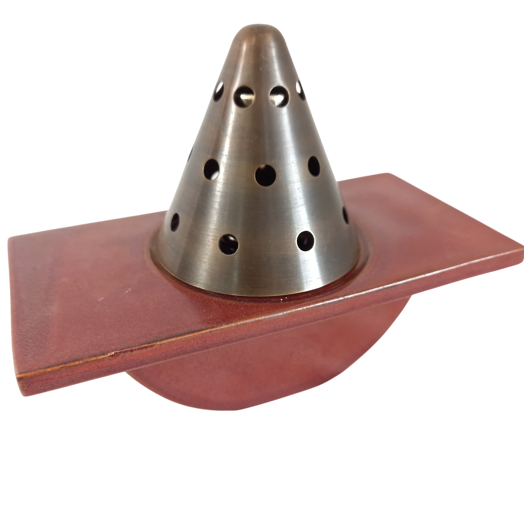 Acheter Lampe Berger en céramique brune, couvercle conique en métal Très bon état - 27,00 € Lampe Berger en céramique brune, couvercle conique en métal Très bon état reconditionné disponible sur Label Emmaüs