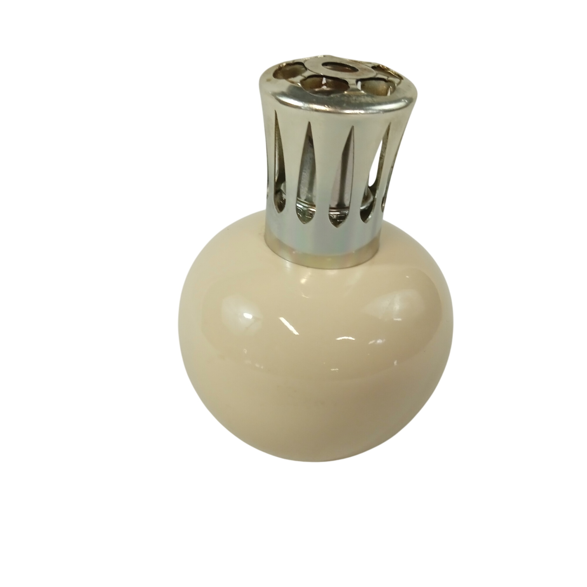 Lampe Berger en porcelaine blanc Bon état - 16,00 € Lampe Berger en porcelaine blanc Bon état reconditionné disponible sur Label Emmaüs