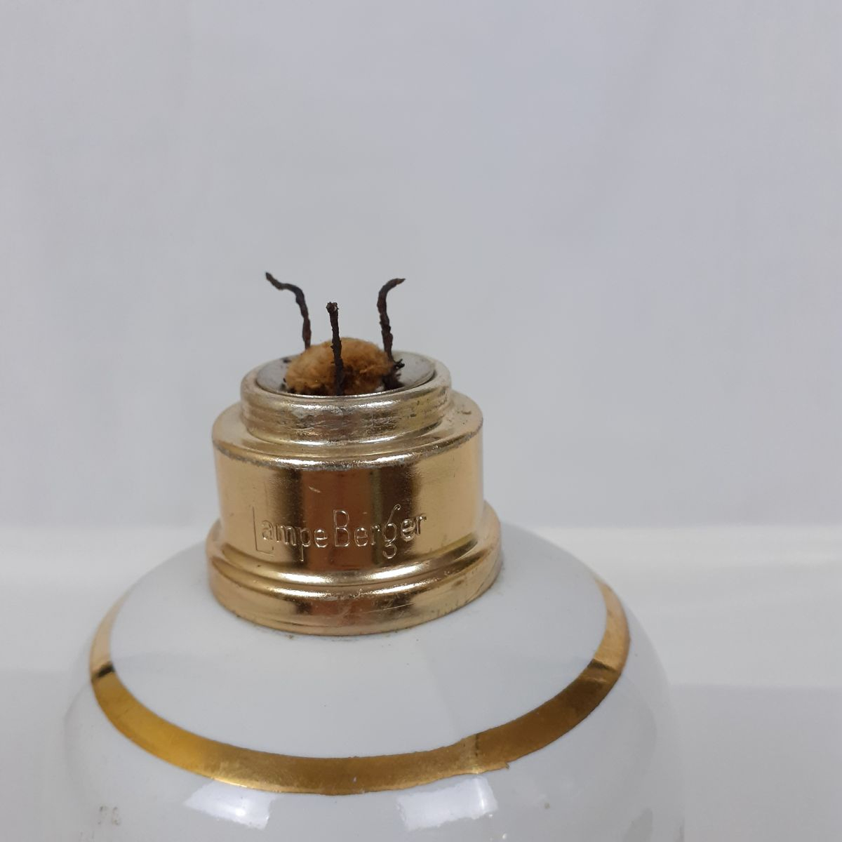 Voir photo 6 de Lampe Berger - Porcelaine Revol - Modèle Diligence - Mid Century Lampe Berger - Porcelaine Revol - Modèle Diligence - Mid Century Très bon état reconditionné photo 6