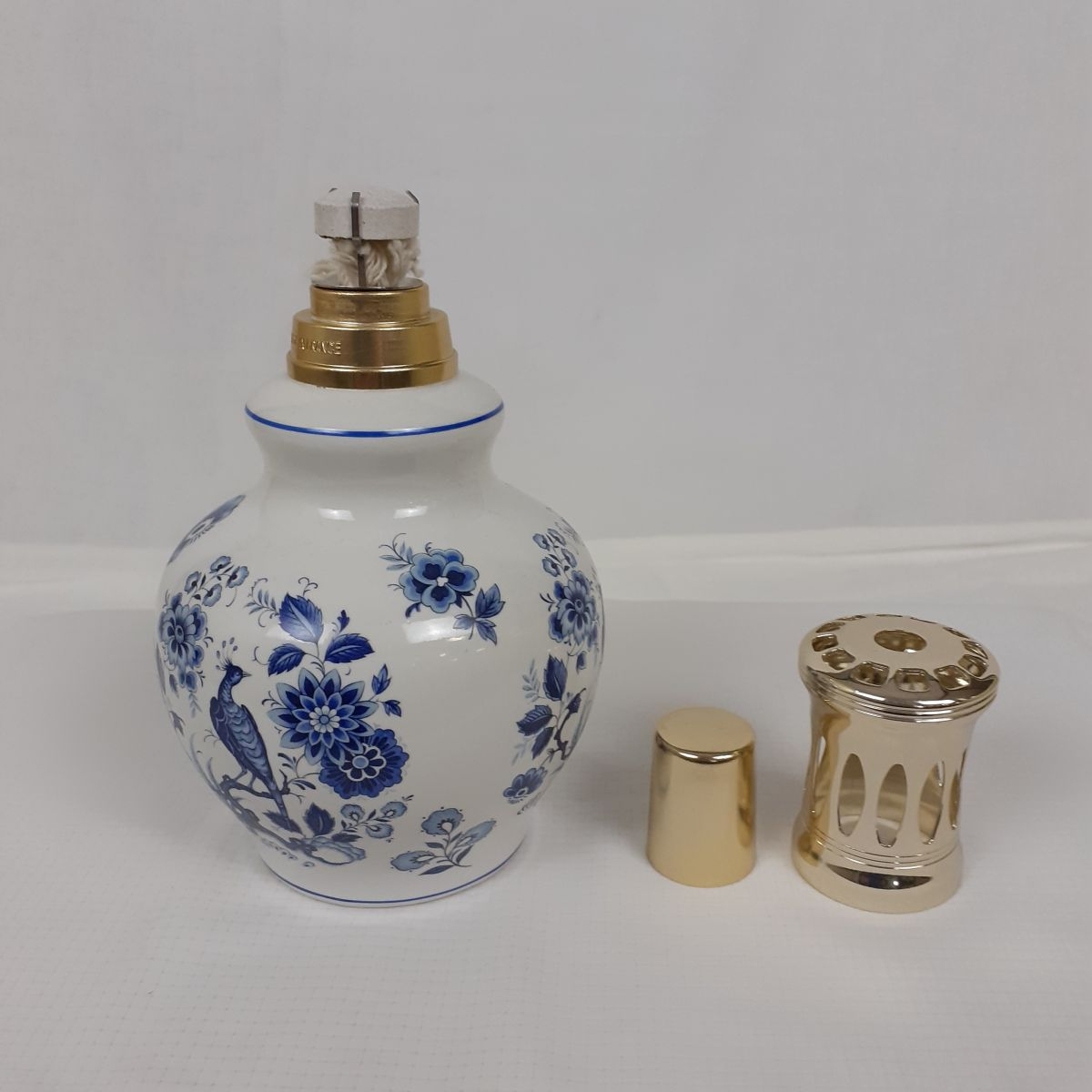 Voir photo 6 de Lampe Berger - Porcelaine Revol - Modèle Oiseau Bleu - Années 80/90 Lampe Berger - Porcelaine Revol - Modèle Oiseau Bleu - Années 80/90 Très bon état reconditionné photo 6