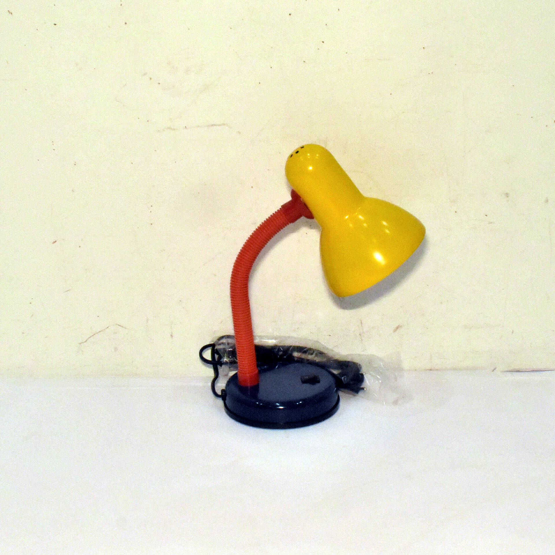 Voir photo 2 de Lampe de Bureau - International Design® - Esprit Memphis Lampe de Bureau - International Design® - Esprit Memphis Parfait état reconditionné photo 2