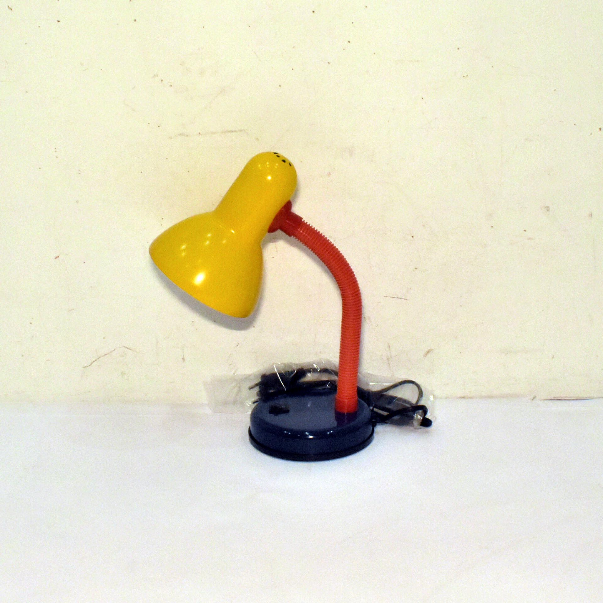 Voir photo 3 de Lampe de Bureau - International Design® - Esprit Memphis Lampe de Bureau - International Design® - Esprit Memphis Parfait état reconditionné photo 3